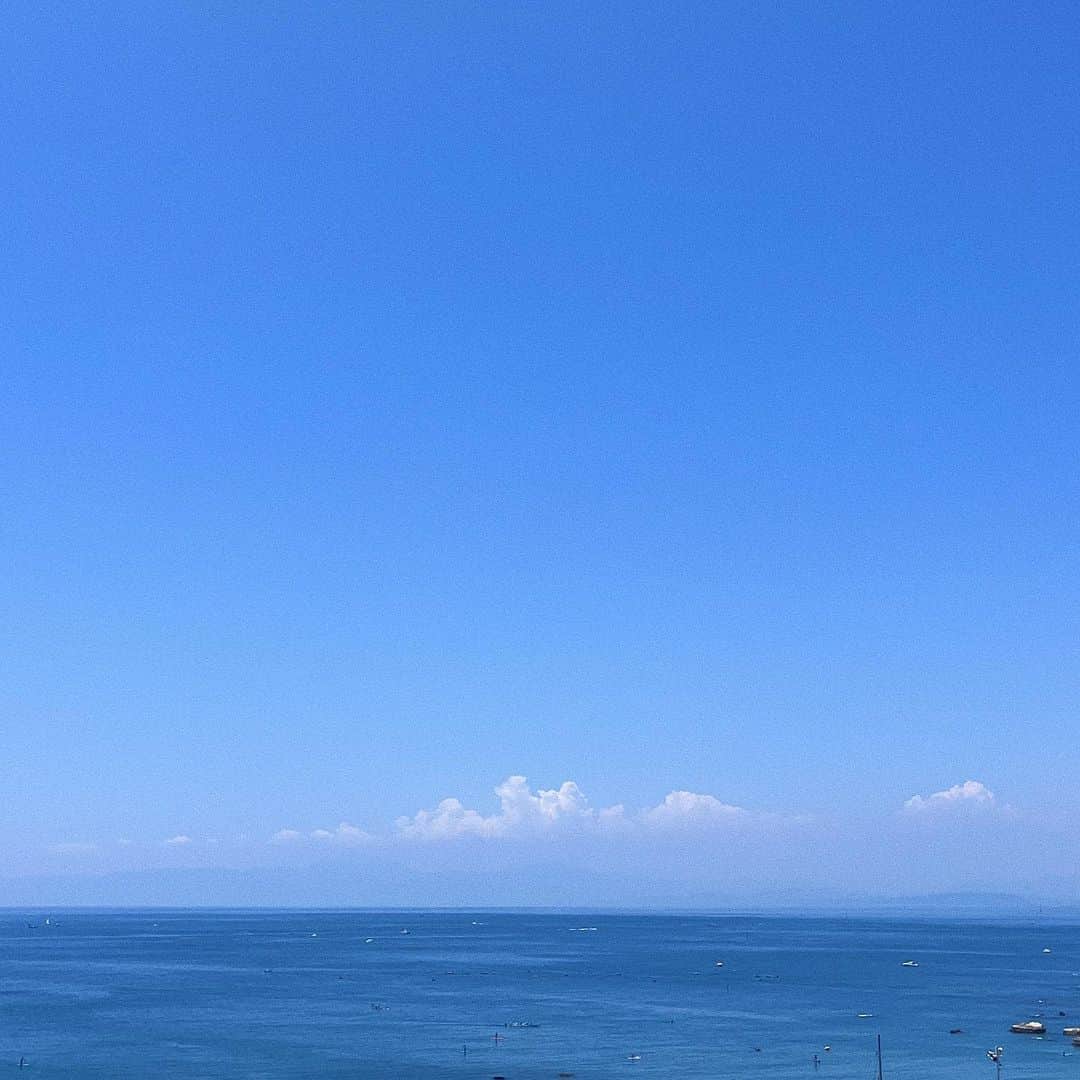 宇藤えみのインスタグラム：「海の日🏖️ 朝早くから海は賑やか #海の日」