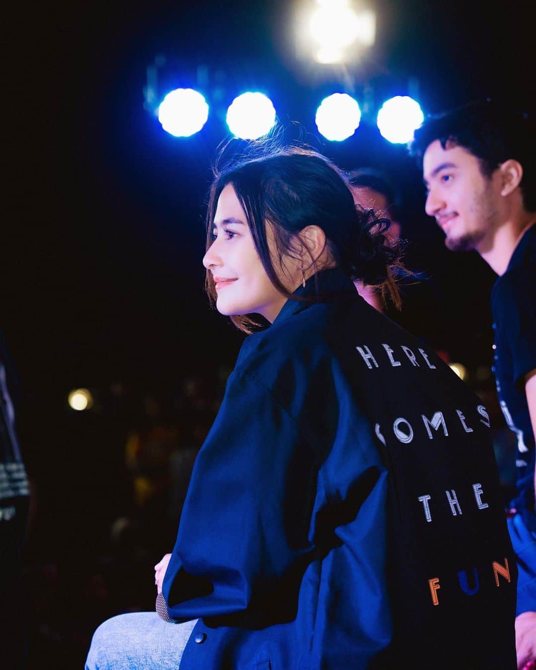 Prilly Latuconsinaのインスタグラム：「MALANG! kalian seru sekaliii! Terima Kasih untuk sambutan yang luar biasa untuk film kami!  KETIKA BERHENTI DI SINI 27 JULI 2023 DI BIOSKOP ❤️  #KetikaBerhentiDiSini  #MerayakanKehilangan」