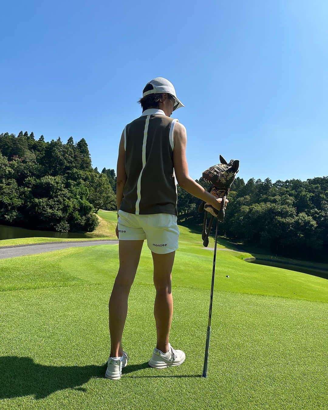 王理惠のインスタグラム：「鹿子なのに薄手でサラッと着心地の良いウエア⛳️37℃超えも乗り切れました‼️ #bdc_golf  #bdcgolf @bdcgolf_official」