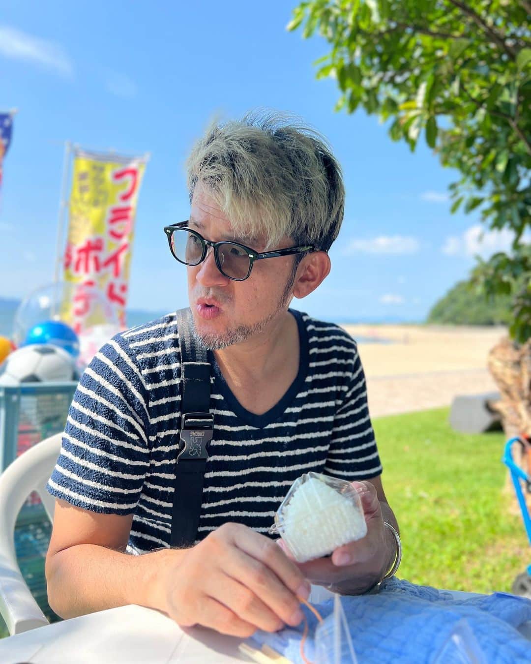 のインスタグラム：「海とオジサン🌊」