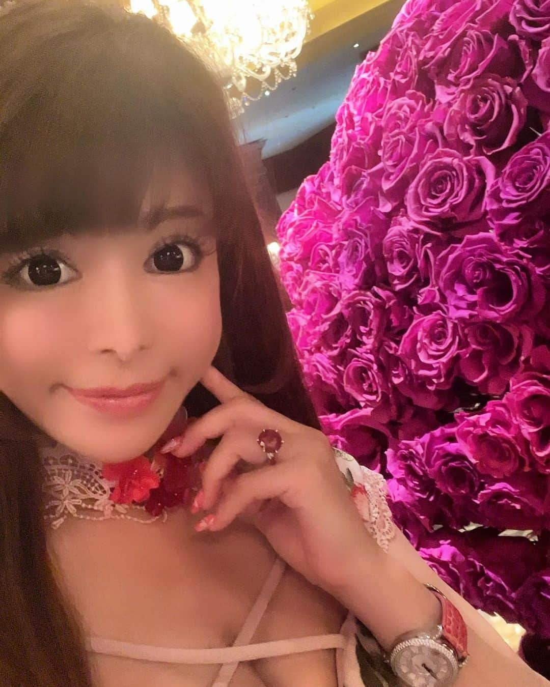 滝沢姫さんのインスタグラム写真 - (滝沢姫Instagram)「💗モテる女性の本音💗 ⁡ ⁡ ⁡ ありのまま好きになってほしい... ⁡ 何もしないで好きになってほしい... ⁡ あざといとか嫌い... ⁡ 媚び売ってるみたいで嫌... ⁡ ⁡ ⁡ でもそんなことない。 ⁡ ⁡ ⁡ だってお菓子だって味が美味しいだけで ⁡ 充分なのに買って売れるためには ⁡ 形や色を可愛くしたり ⁡ ラッピング可愛くしたり ⁡ 選んでもらう愛される努力が大切✨ ⁡ ⁡ ⁡ 意識的にも無意識的にでも ⁡ 人の気を引く努力をしてる人が ⁡ 好かれて愛されてると思う💗 ⁡ 一緒にいたいと思う💗 ⁡ ⁡ ⁡ モテる愛され続けるお姫様💗 ⁡ ⁡ ⁡ だから愛され力つけるの頑張ろうね💕 ⁡ ⁡ ⁡ ⁡ リールでも発信してるので見てください✨ ⁡ ⁡ ⁡ ⁡ ⁡ ⁡ ⁡ 💗お姫様学校10年目💗 ⁡ No.1キャバ嬢　ホステス歴15年 プロポーズ117人された滝沢姫が愛されて💗 大切にされる💗秘密をお伝えします✨ ⁡ お姫様学校は魅力的な女性になり 愛されて理想的な人生になれる学校です💕 ⁡ ⁡ ⁡ ⁡ ⁡ 愛されたいお姫様フォローしてね💗 @hime.takizawa  ⁡ ⁡ ⁡ ⁡ #愛される#愛される女性#あざとい  #あざとい系 #あざとい系女子  #可愛い #努力  ⁡ ⁡ ⁡ ⁡ ⁡ ⁡ ⁡」7月17日 15時20分 - hime.takizawa