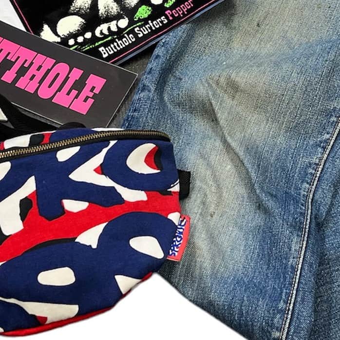 ジャムルのインスタグラム：「📢yahoo auction 終了は7/23 21時頃です。よろしくお願いいたします🙇🏼‍♂️  SUB POP 80年代 THE FLUID Tシャツ Jeff ross . 90年代 BUTTHOLE SURFERS オリジナル プロモ ミニポスター&ステッカー SET . 90年代 少年ナイフ Tシャツ . Stephen Sprouse 名作 リメイク JAMMRU オリジナル スティーブンスプラウス body bag . 90年代 JERU THE DAMAJA ビンテージ プロモ Tシャツ . 希少 LEVI'S 517 BIG E . 希少 60年代 vintage クッキー柄 トライバル柄 バンダナ SET .  #jammru #osaka  #fashion  #streetstyle  #streetfashion  #vtg  #vintage  #used  #usedclothing  #古着 #古着屋 #ファッション #70s #80s #90s」
