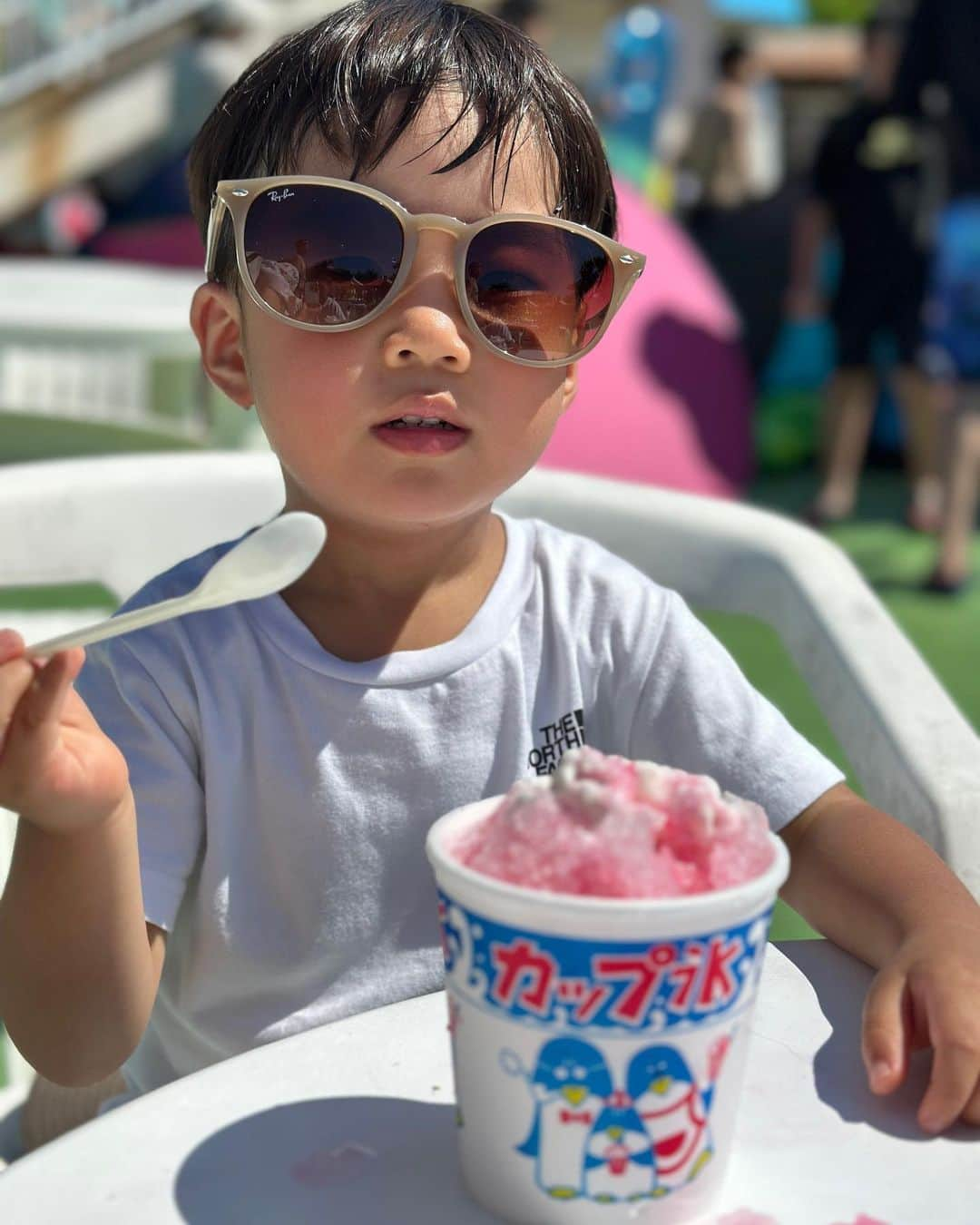 林藍菜さんのインスタグラム写真 - (林藍菜Instagram)「ザ「夏」象徴の日。 プール日和で暑すぎた三連休。 お友達にも会えたし、あーっ楽しかった！  #夏 #コロナ明け #人人人 #プール日和 #男の子ママ  #ママアナウンサー #夏女 #夏生まれ #オヤスミアイナ」7月17日 15時27分 - hayashi_aina