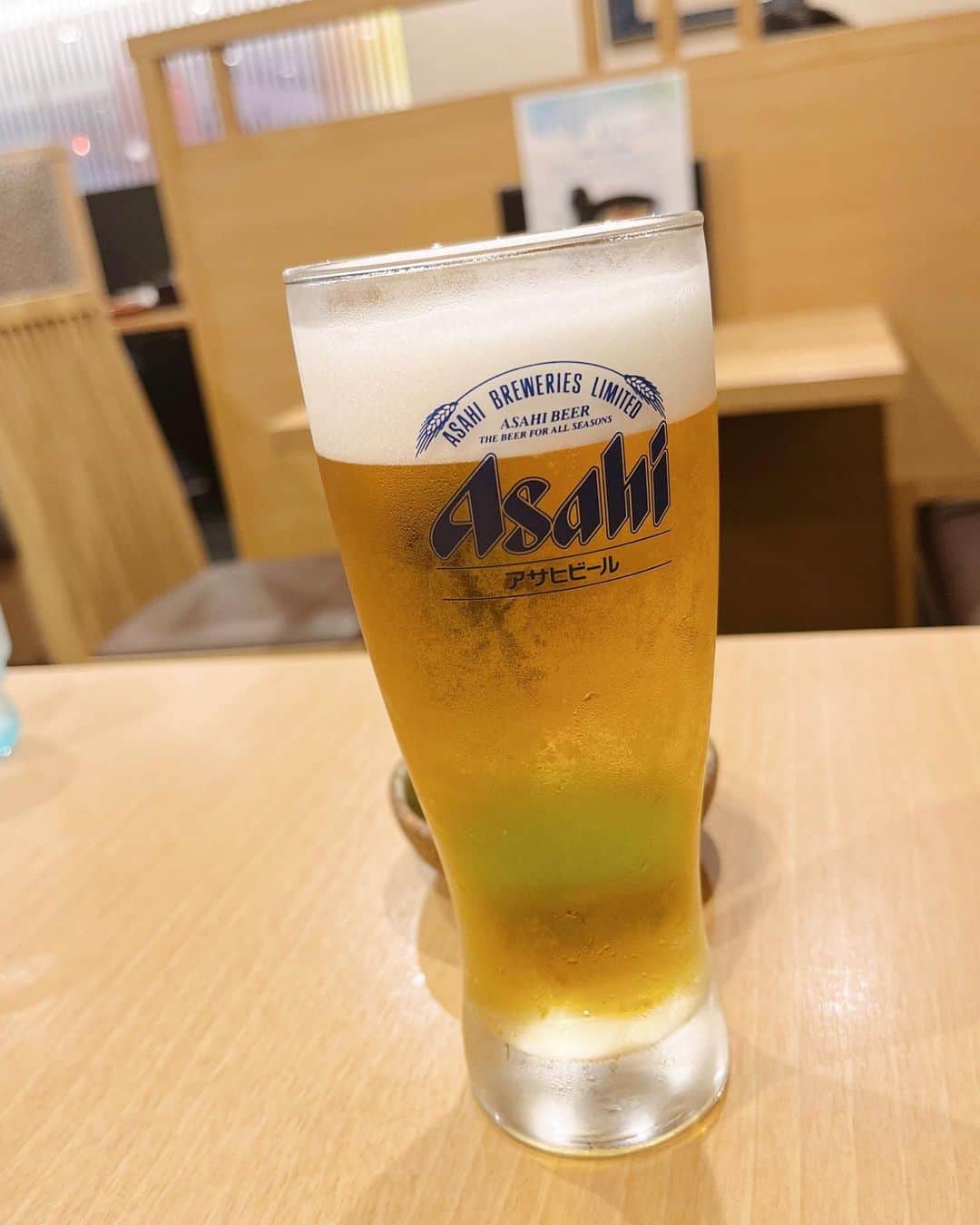 AriizumiEmaさんのインスタグラム写真 - (AriizumiEmaInstagram)「夏だけ最初の一杯飲みたくなる生ビール。 お店のは特に冷え冷えで、なんでこんなに美味しいのだろうか☺️ この日は、更科のお蕎麦と共に。  ・ #生ビール#生ビール最高」7月17日 15時34分 - ema_ariizumi