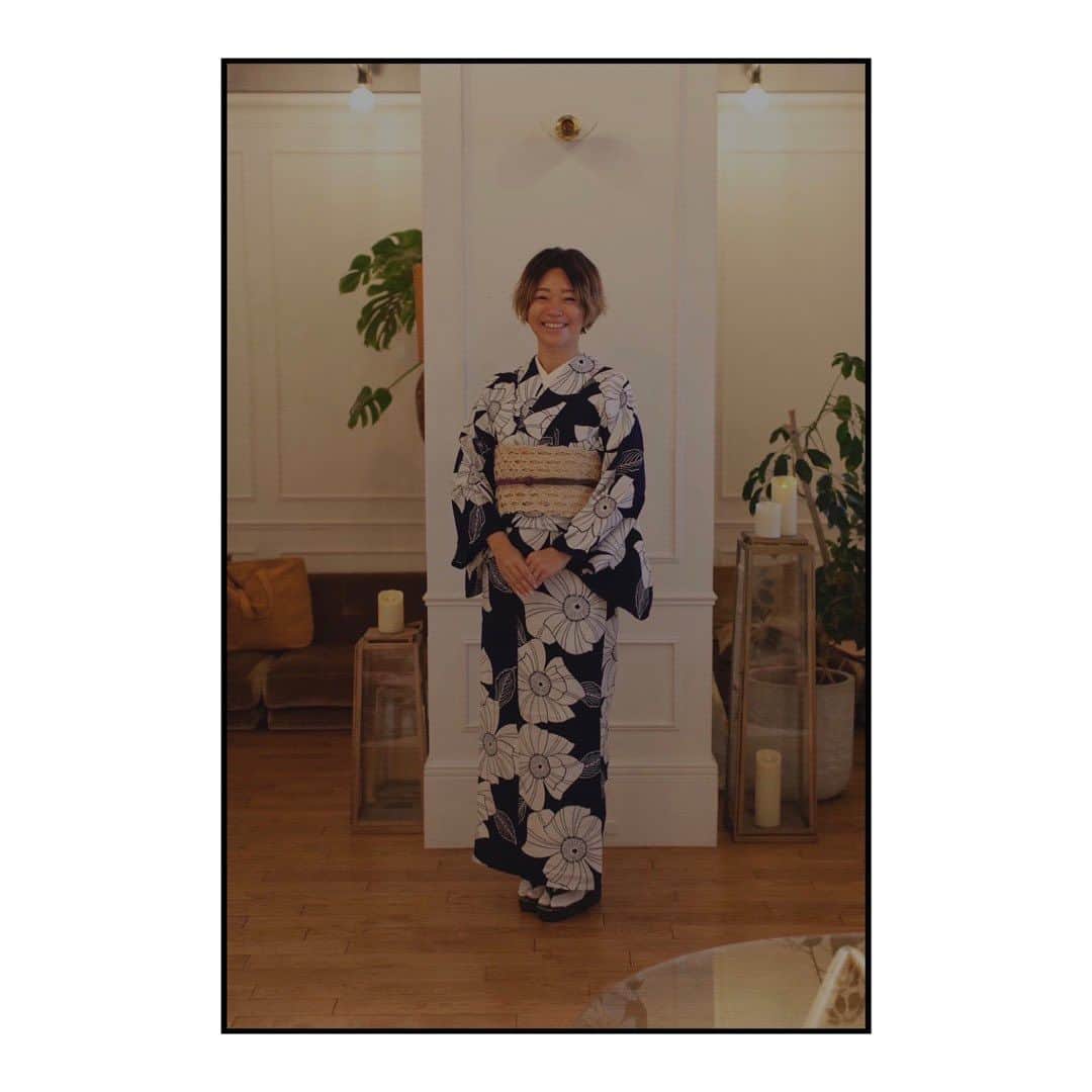 藤田敦子のインスタグラム：「ㅤ 一つ一つ　一歩一歩 学びを深めていきたい。  和装に関しては @hitomiito_ 先生に ついていこうと思っています。  誰に教わるか、が自分にとって すごーく大切なことのようです✨  たまになのでニコパチも笑  #blendakimono #kimono #着物 #きものm#👘 #和装 #和服」