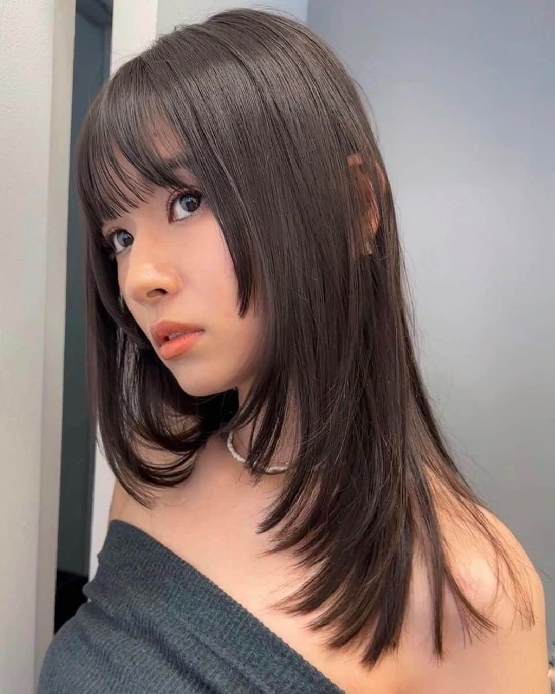 SHIMAさんのインスタグラム写真 - (SHIMAInstagram)「. < SHIMA HITHAIR -July- > . [ 姫layercut ] さりげない姫カットがあるレイヤーカット . ◆担当：HARAJUKU店 植益 夢実花 @uemasu_yumika  ◆menu：カット&プレミアムケアカラー ◆使用スタイリング剤：#richoil #seekessence  . ◆model： @p_arisa07 . @shima__harajuku #shimaharajuku #shima #shimahithair」7月17日 15時44分 - shima_official_account