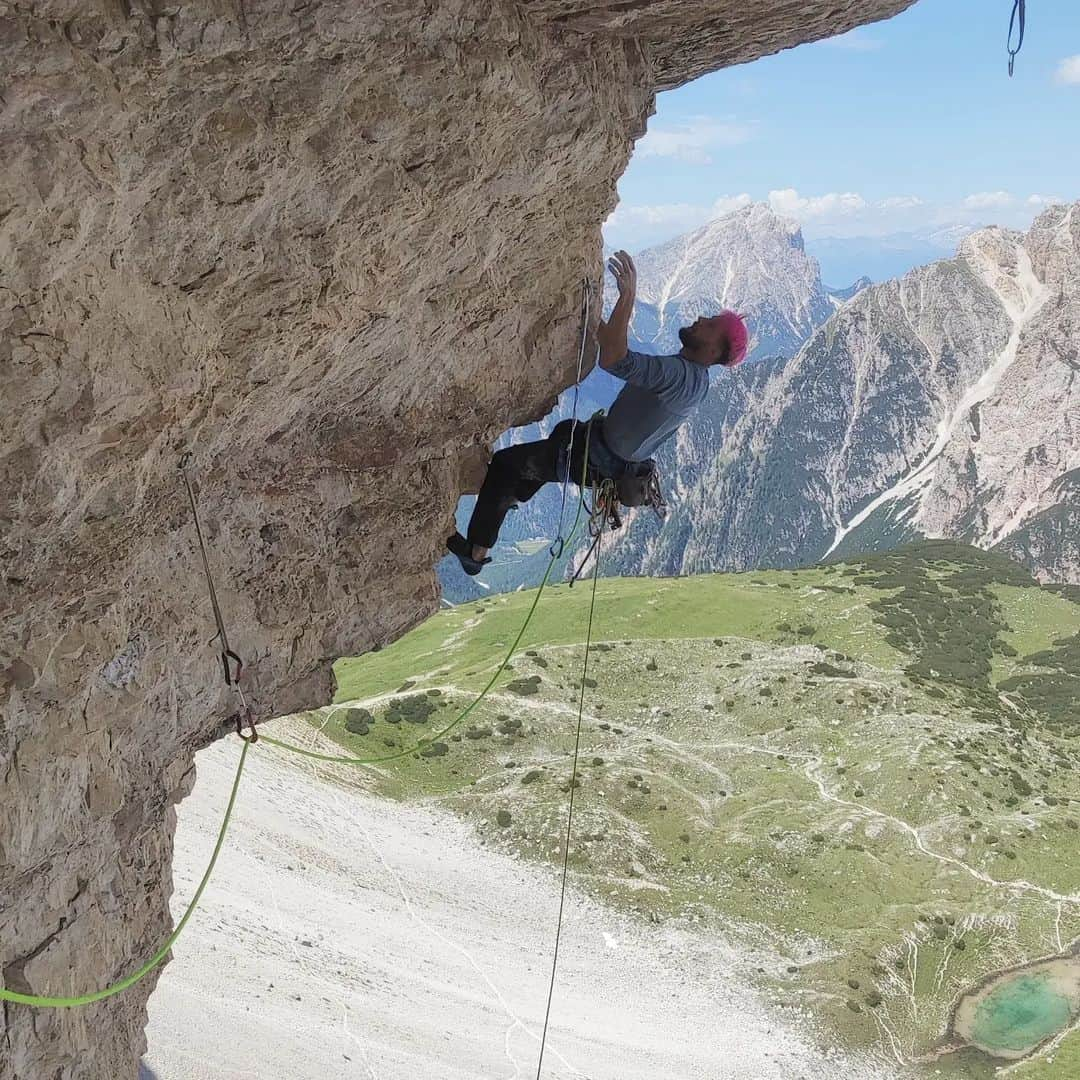 イェルネイ・クルーダーさんのインスタグラム写真 - (イェルネイ・クルーダーInstagram)「Panaroma 8b+, 500m 🤩  2 Sundays ago, I drove alone to Tre Cime to meet with my friend @mircodellosta , who was there with me last year, when I sent Bellavista. This time, my focus was on Panaroma, a harder version in this great roof of Cima ovest. It shares the same start with Bellavista to get to the roof and the first crux of the hard pitch before it turns to the right. I only tried this 50 meters long and 8b+ hard pitch on a short trip with @hannespuman , where I managed to do all the moves. To get from the anchor to anchor wasn't easy. Although it's bolted, you have to climb hard and commit between the bolts, or a long fall awaits for you.   Now, when I returned with Mirco, my expectations were low, but I also knew somewhere deep inside me that there was a small chance of doing it. We had no problems getting to the roof, and the conditions were very good for Tre Cime. I started climbing the roof, and soon, I was over the first crux. Still, 40 metres of climbing was in front of me, but my head was light, and I managed to control the pump in my forearms.  Soon, I found myself on a belay 🤩. But the route is not finished here yet. Another 20 meters pitch, which, in my opinion, reaches the grade of 8a+/b (originally graded 8c) was upon me. I only tried it once with Much Mayr some weeks ago. Didn't feel too hard, but also, I knew I'm not too fluid on it. Anyway, the hype was high, and I started to climb. On the first hard move, my foot slipped, and a second later, I was 10 meters below the bolt, hanging in the void. Jummared up, repeat the moves, took a rest, and I was back on it. Somehow, I got nervous on my second try, got super pumped, and ended up in the void for the second time. Now, I became nervous and couldn't find the right mind to get back on track. After a short brake, I gave it all in, and with cramps in my arms, I managed to reach the anchor. I was tired AF, but luckily, the route was fairly easy to get to the top 😁.  This route doesn't get many repetitions, and sending it so fast means so much to me. I feel my mind is getting stronger on big walls, and I can't wait to see what the future brings 😊.  @ocun.climbing @scarpaspa」7月17日 15時53分 - kruderjernej