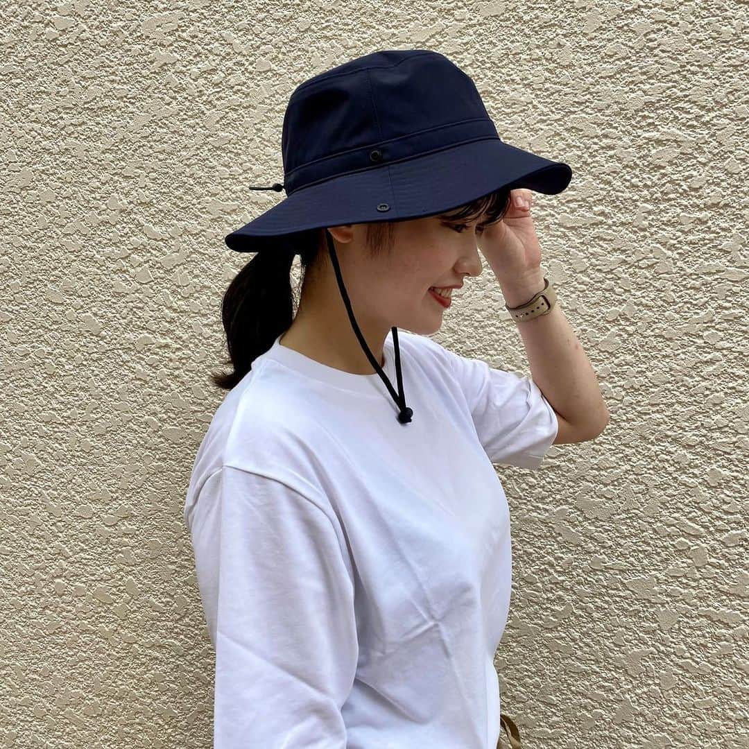 無印良品さんのインスタグラム写真 - (無印良品Instagram)「スタッフの着こなし｜紫外線対策のできる帽子 - 夏のおでかけや、アウトドアにおすすめの、UVカット機能のある帽子を使ったコーディネートを集めました。 くらしの中になじんでいく日々の着こなしを、お店のスタッフのスナップ写真でお届けします。  ▼スタッフ身長 2枚目：164cm 3枚目：165cm 4枚目：158cm 5枚目：156cm  そのほかのスタッフの着こなしは、 @muji_global プロフィールのハイライト「着こなし」から確認できます。  ※着用アイテムには一部私物が含まれます  ◇画像をタップすると、商品の詳細を確認できます◇ ◇投稿を保存しておくと、お店でのお買い物時に見返せます◇ - #無印良品 #MUJI #コーディネート #帽子 #キャップ #サファリハット #中折れ帽子 #紫外線対策」7月17日 16時00分 - muji_global