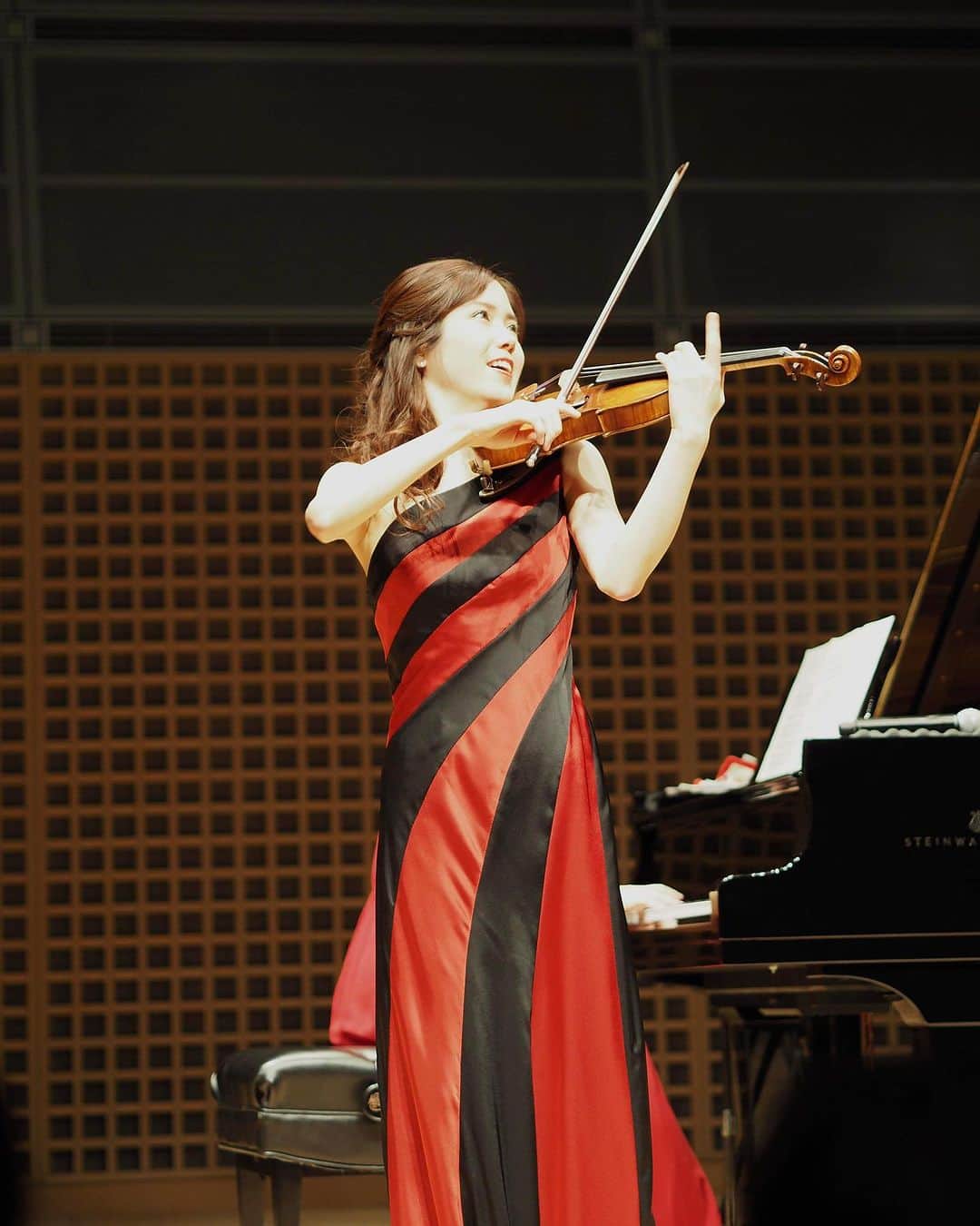 高木凜々子のインスタグラム：「アンコール🎻💐  お越しくださったファンの方が撮影してくださいました✨ 画質良くて嬉しい☺️🩷  引き続き頑張ります！！  #violin #music #recital #japan #kyoto」