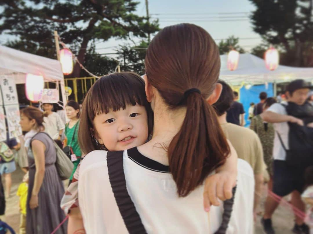 高見まなみさんのインスタグラム写真 - (高見まなみInstagram)「3歳ラストにうれしい写真。  夏祭りの時期に生まれたたいちゃんは、 3歳ラストの写真も夏祭り。 いちごのかき氷が大好き🍧  兄のときもそうだったけれど、 3歳って何をやっていてもただただかわいくて愛おしくて。 しあわせな時間でした。本当にありがとう。  明日はお誕生日🎂と思ったら、お熱が出ちゃった。 あるある...🥹 ゆっくりしようね。  #3歳最後の日」7月17日 16時05分 - manami_takami