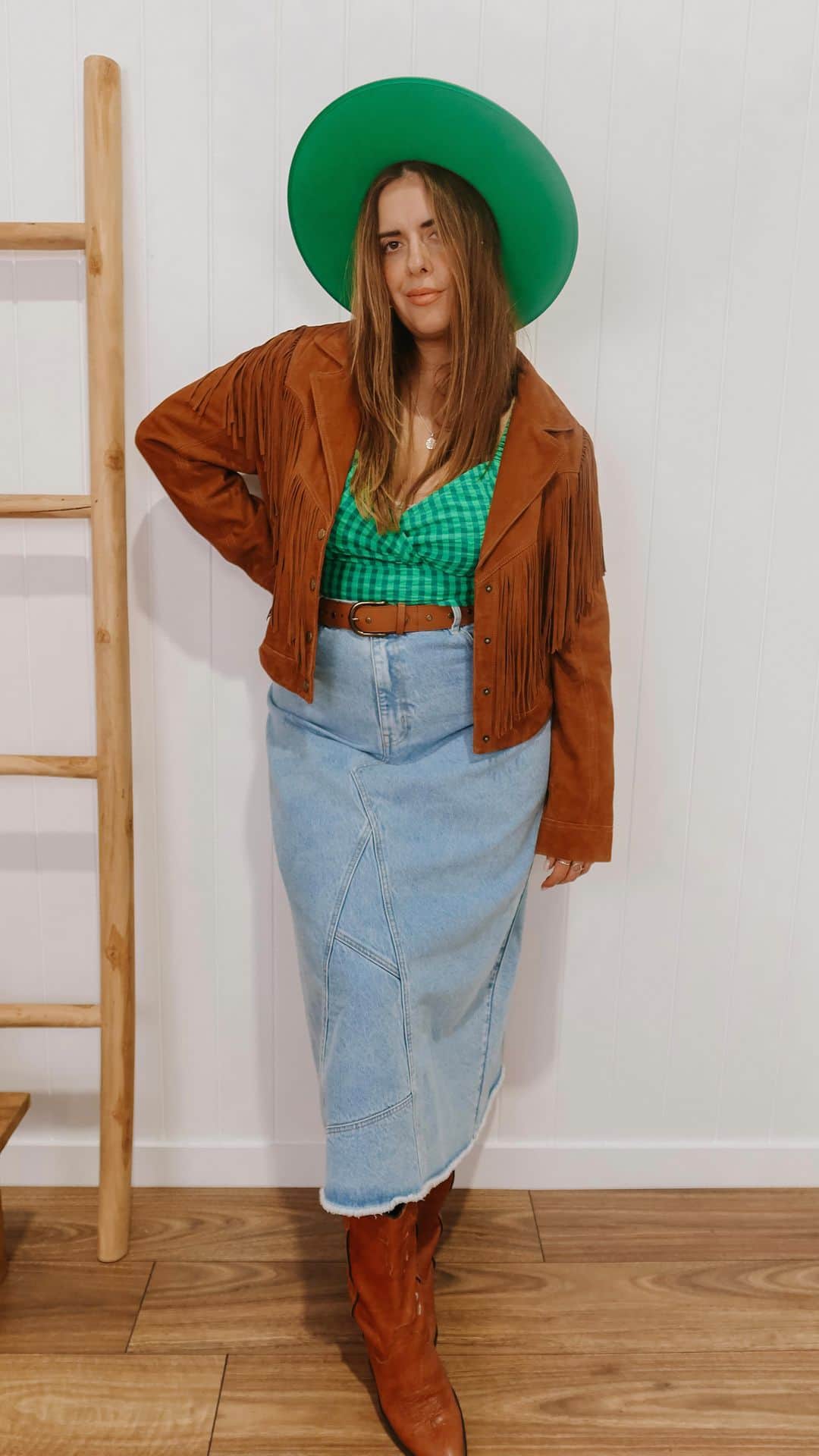 SPELLのインスタグラム：「The @splendourinthegrass countdown is on… just four more sleeps 🕰️ @melcarrero_ styles her fave festival looks ~ what’s your pick? 💕 our Byron Bay store will be open over the weekend for all of your last minute festival needs #SpellFestivalStyle 👢」