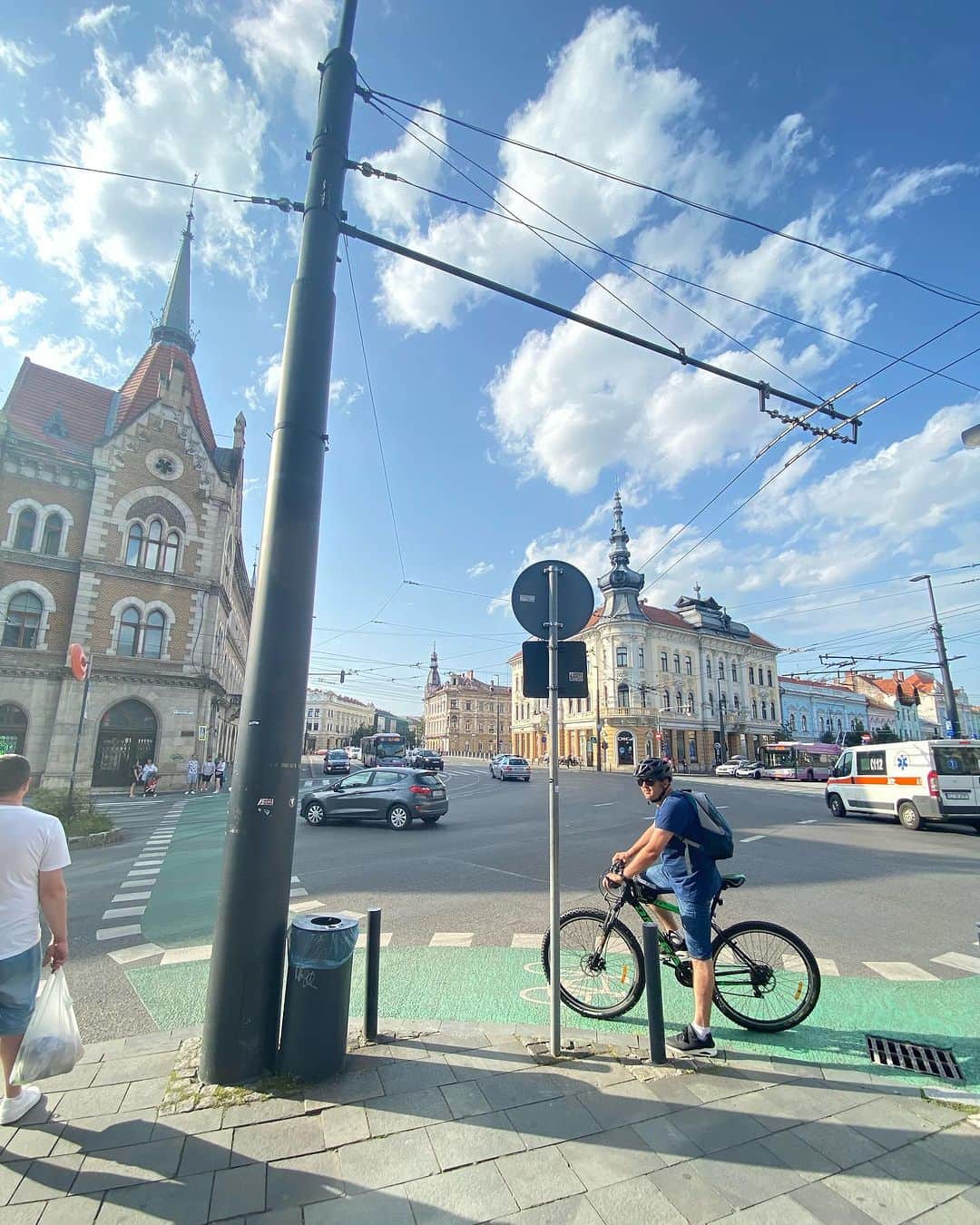 皆川夏穂さんのインスタグラム写真 - (皆川夏穂Instagram)「⁡ Cluj-Napoca🇷🇴 ⁡ ⁡ 思わず写真を撮りたくなる街並み📸✨  #romania #clujnapoca  #cityscape #bluesky」7月17日 16時11分 - kaho_minagawa0820