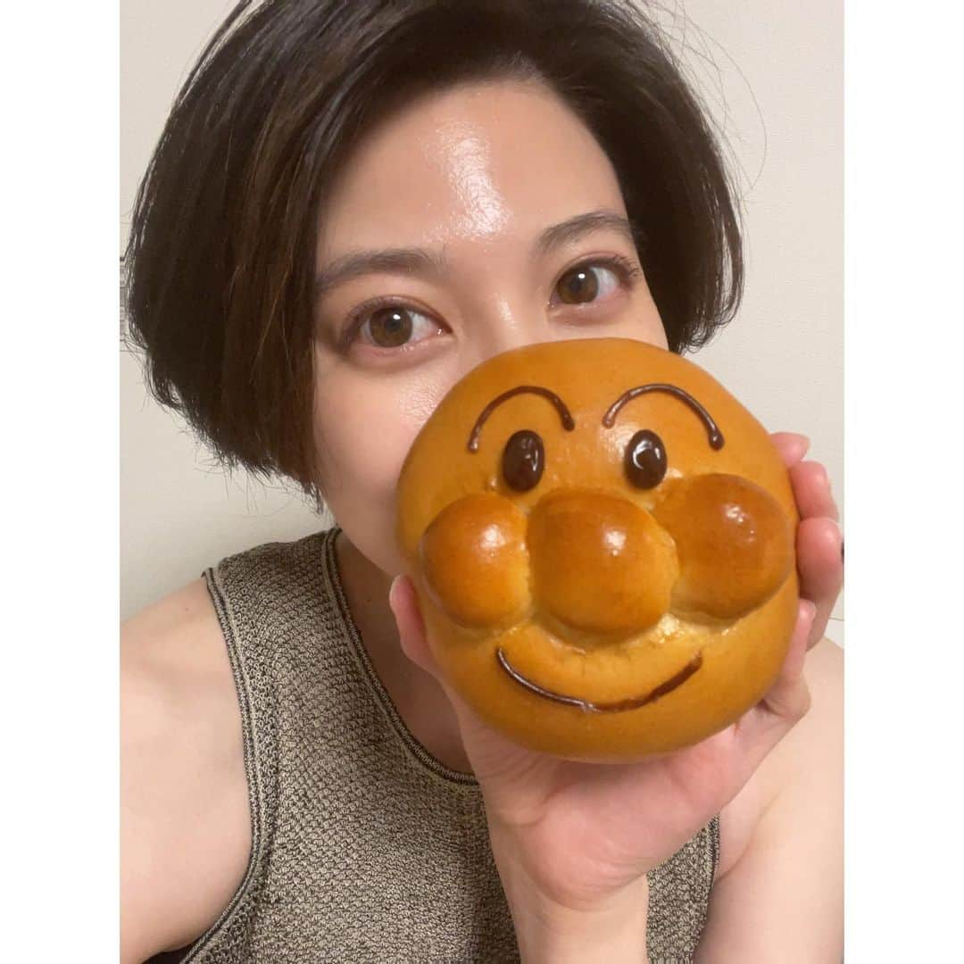 桜木梨奈さんのインスタグラム写真 - (桜木梨奈Instagram)「#横浜アンパンマンミュージアム   私のシャッタータイミング下手すぎて着地した見方さんが撮れちゃいました🤣💦 ｽﾐﾏｾﾝ…ﾃﾞﾓｶﾜｲｲ!!!💖  友人キッズへのお土産に良さそうな(あまりの可愛さに勝手にあげたくなってしまう)グッズ店や、リアルアンパンマン達に会えて、キュンキュンしながらお買い物しちゃいましたよ。  アンパンマンは優しいお味🥺💕  見方さん、ありがとうございました❣️ また横浜巡りしましょ♪」7月17日 16時11分 - rina_sakuragi