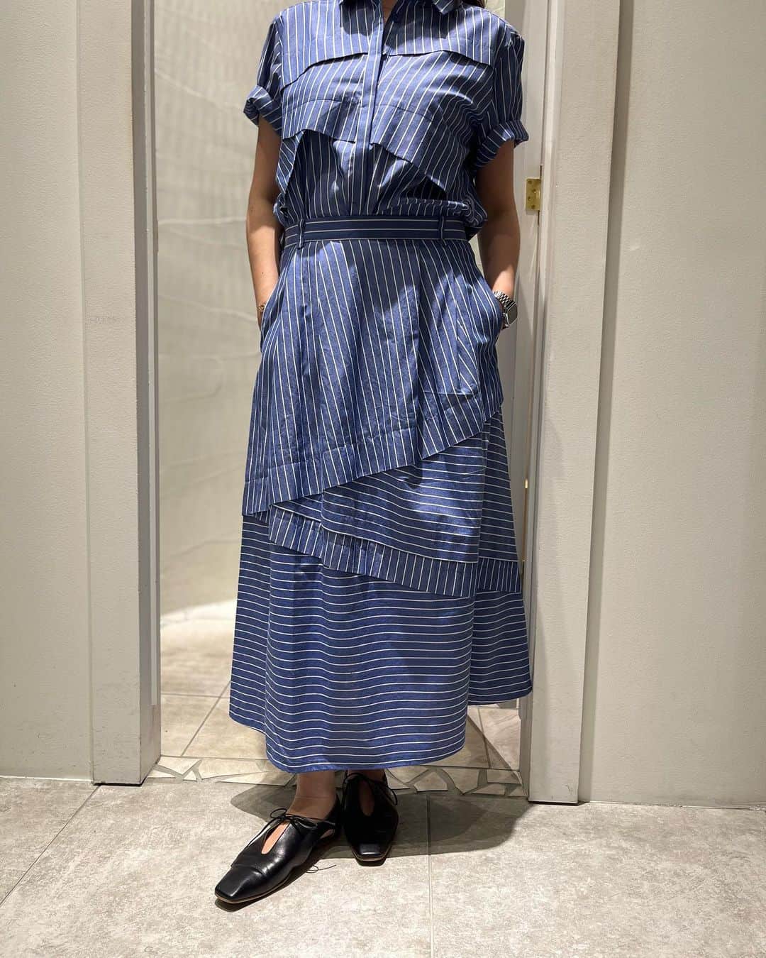 GATHER yamatoさんのインスタグラム写真 - (GATHER yamatoInstagram)「* #atsurotayama のサマーセール。 動きのある布帛使い。 これぞ！って感じですね。 それでいてきちんと感もある。 大人の夏のセットアップに。  @gather_takeo  @glamour_by_gather  両店にございます！  ⭐︎ブラウス #atsurotayama  13750円　SALE ⭐︎スカート #atsurotayama  17820円　SALE  #大人がかっこよく映える服  #アラフィーコーデ #アラフォーコーデ #summerstyle  #summersale #佐賀　#gather」7月17日 16時30分 - gather_select