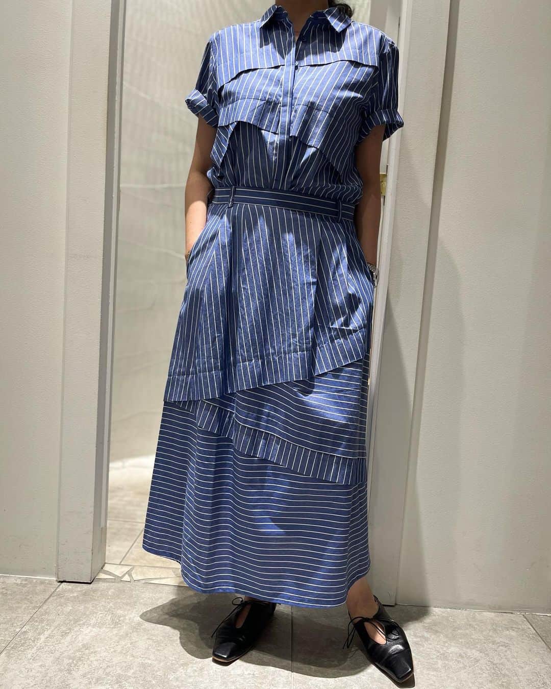 GATHER yamatoさんのインスタグラム写真 - (GATHER yamatoInstagram)「* #atsurotayama のサマーセール。 動きのある布帛使い。 これぞ！って感じですね。 それでいてきちんと感もある。 大人の夏のセットアップに。  @gather_takeo  @glamour_by_gather  両店にございます！  ⭐︎ブラウス #atsurotayama  13750円　SALE ⭐︎スカート #atsurotayama  17820円　SALE  #大人がかっこよく映える服  #アラフィーコーデ #アラフォーコーデ #summerstyle  #summersale #佐賀　#gather」7月17日 16時30分 - gather_select
