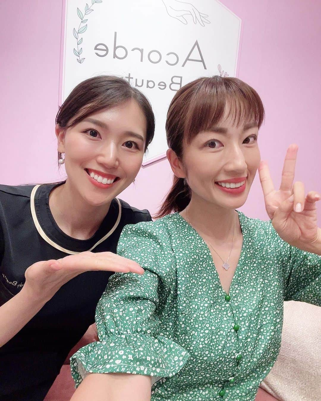 庄司ゆうこさんのインスタグラム写真 - (庄司ゆうこInstagram)「@acorde.beauty アコルデビューティーの、りささんとチーパオの火鍋ランチ✨✨いつも通ってるエステのオーナーセラピストさんでランチ行くのは初めて❣️ いっぱいお話し出来て楽しかった💓 いつもゴリゴリに力強くしてくれるのでハマってジム帰りに通ってます✨✨スリムムーブというマシンが私の身体と相性よく、ここに通ってから本当に体質変わった🤗 自信持ってオススメする痩身エステです🥰 私が紹介した女の子もみんなハマって通ってる🤗 体験行きたい方はdmください✨ #エステ#痩身エステ#スリムムーブ#美容#美容好きな人と繋がりたい #火鍋#赤坂#チーパオ」7月17日 16時42分 - yuko.shoji