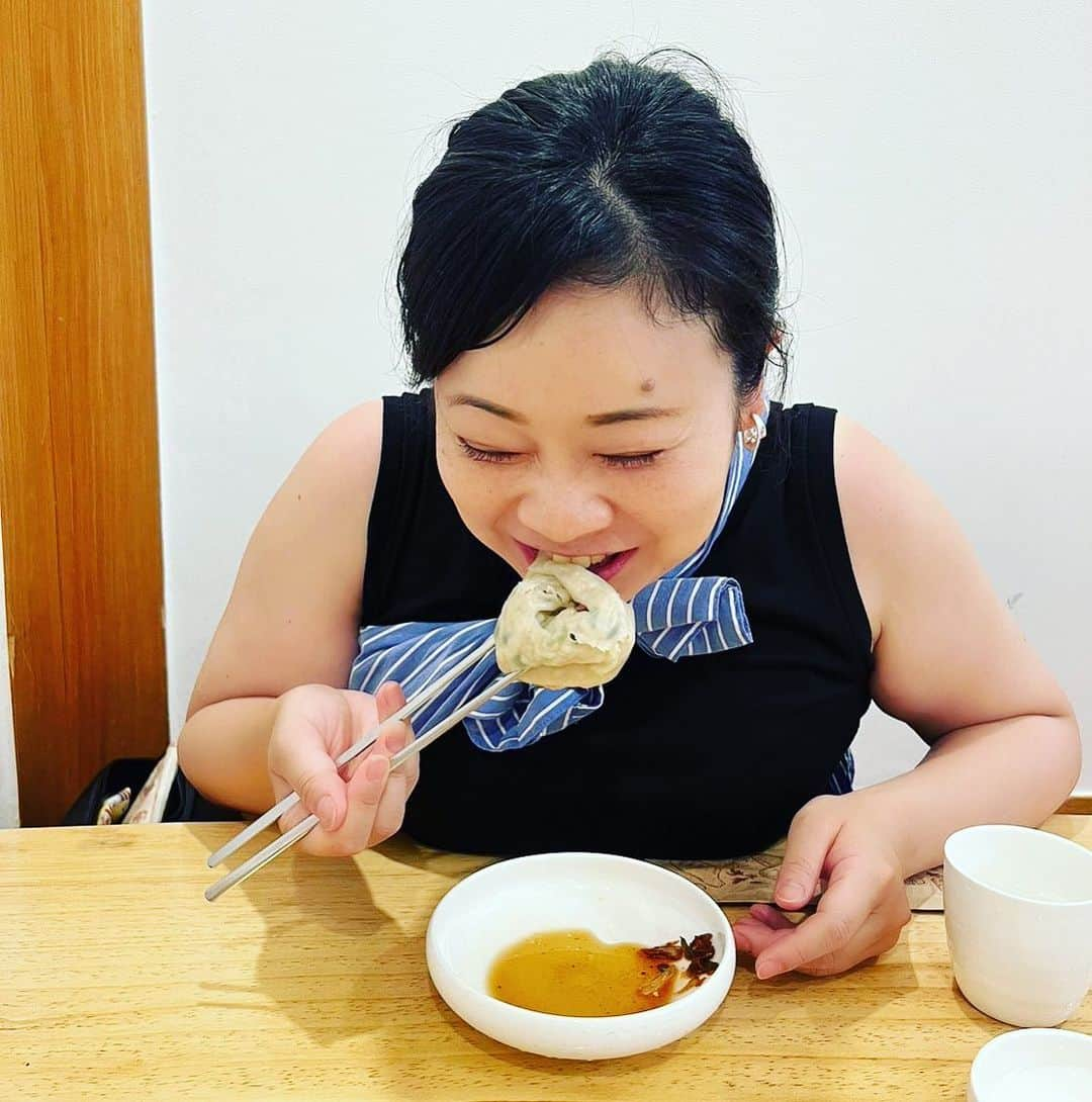 藤原絵里さんのインスタグラム写真 - (藤原絵里Instagram)「・ 大っきい！ ・ #韓国料理 #ソウル旅行 #マンドゥ #만두」7月17日 16時41分 - erifujiwara0523