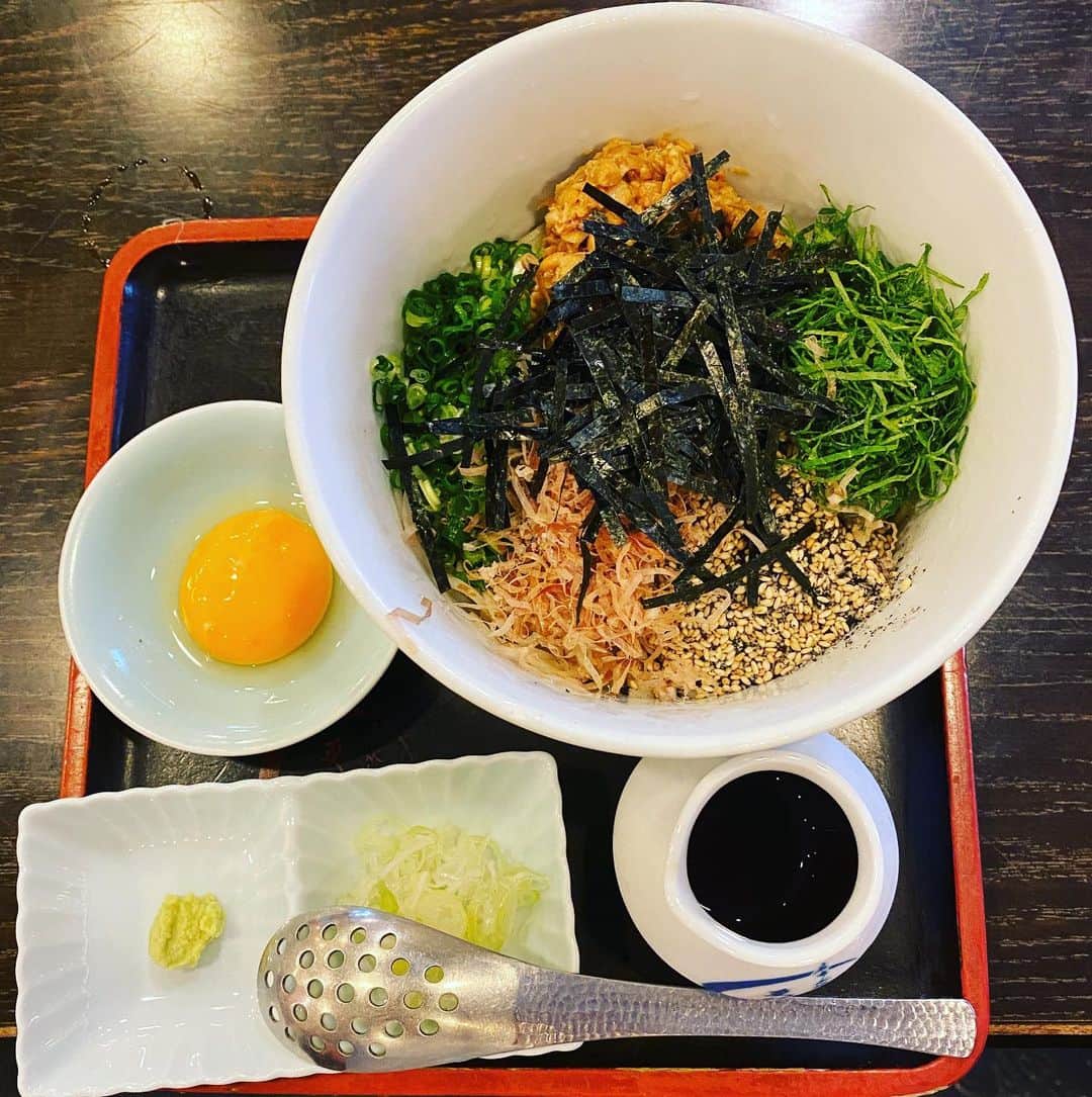関智一のインスタグラム：「お気に入りの納豆そば（冷）  #麻布永坂更科本店  #納豆 #蕎麦」