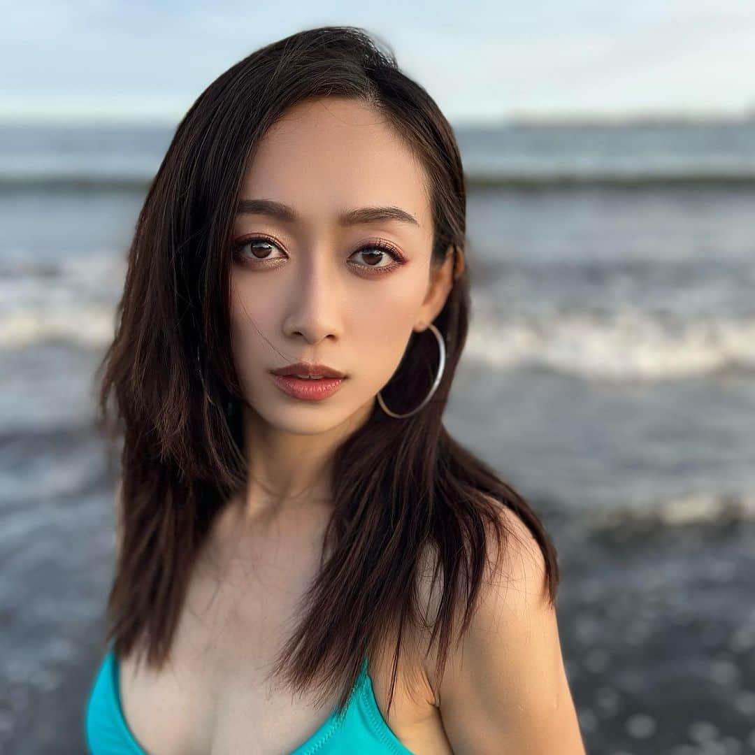 梨衣名のインスタグラム：「#海の日 🌊Marine Day  私はついにクーラー解禁しました❣️」