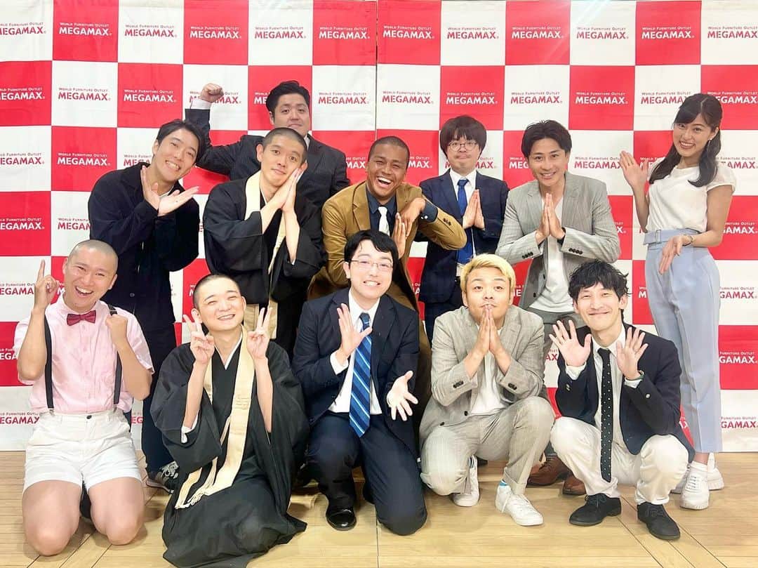 竹内里奈のインスタグラム：「🎙️「アウトレット芸人8」 公開収録ことしも大盛況でした✨ はぁ〜笑ったなあ🤣  たっくさん笑って良い夏を過ごせそうです🏖️ 前説15分と、芸人さんとのトークもやらせていただきましたが、温かいお客さんで盛り上げていただきました😆 来てくださった方ありがとうございます🙋‍♀️  次回は9月18日「敬老の日」 こちらもよろしくお願いします♪  久々のチバテレ幸せでした🥰 ・ ・ ・ ・ ・ ・ ・ #アウトレット芸人 #メガマックス #メガマックス千葉ニュータウン店 #チバテレ #印西牧の原 #お笑いライブ #お笑い芸人 #お笑い好き #mc #アナウンサー #女子アナ #前説 #竹内里奈」