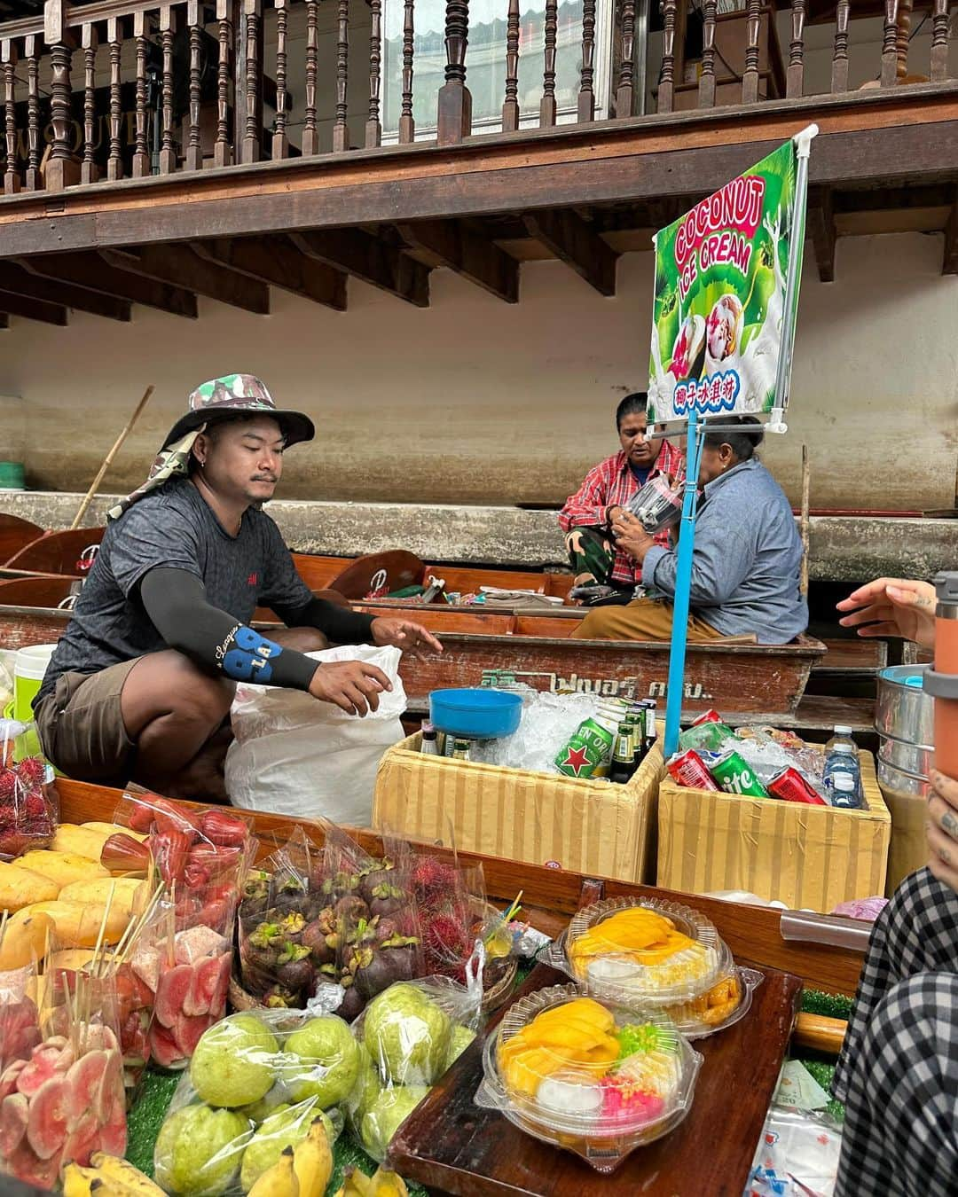 Takiさんのインスタグラム写真 - (TakiInstagram)「Feeling pink in Bangkok  4 years since the last time I was here ! Visited the floating market one of my favorite spots!」7月17日 16時46分 - taki_faky