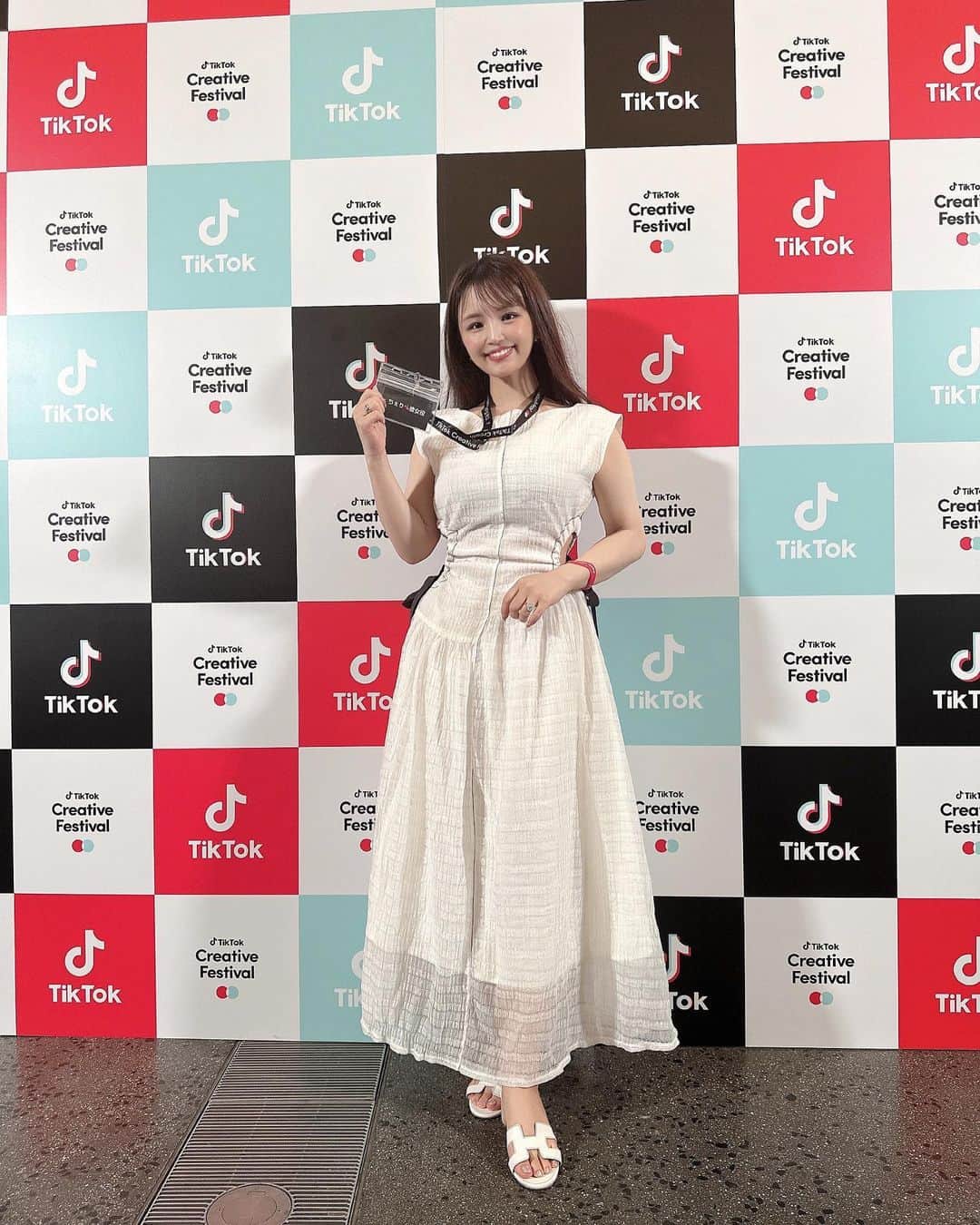 CHERIさんのインスタグラム写真 - (CHERIInstagram)「TikTok Creative Festival  ご招待頂きました✨️  #TTCF2023  フェスティバルは誰でも遊びに行けるけれど 招待は厳選クリエイターだけしかされないんです🫣  TikTok運営側にお呼び頂けたことが凄く嬉しくて🥲 Instagramでも投稿させてください🤭💕  動画散りばめた小さな工夫に気づいてもらって クリエイターとして認めて貰えるの 嬉しかったなー🥲✨️  インフルエンサーとして認められたい私は、 ライブ配信はもちろんのこと、 日々投稿頑張ってて良かったです♡  ライバーとクリエイターの両立って意外と難しいんですよ！笑  もっと案件やお仕事にも繋がるといいなあ🫶🩵  そしてこのような場所に足を運ぶことによって リスナーさんや ほかのクリエイターさんと お話できたの最高に嬉しかった️🩵 お話できなかった方々ともまたお話してみたいです☺️✨️  沢山の力を貰ったり、沢山の笑顔を提供できたことが嬉しいです✨️  引き続き頑張るので応援たのむよ〜💕  #tiktokjapan#tiktokcreativefestival#tiktok#誰でもtiktok#tiktokhot #動画編集 #大阪駅」7月17日 16時50分 - hi_cherish.gram