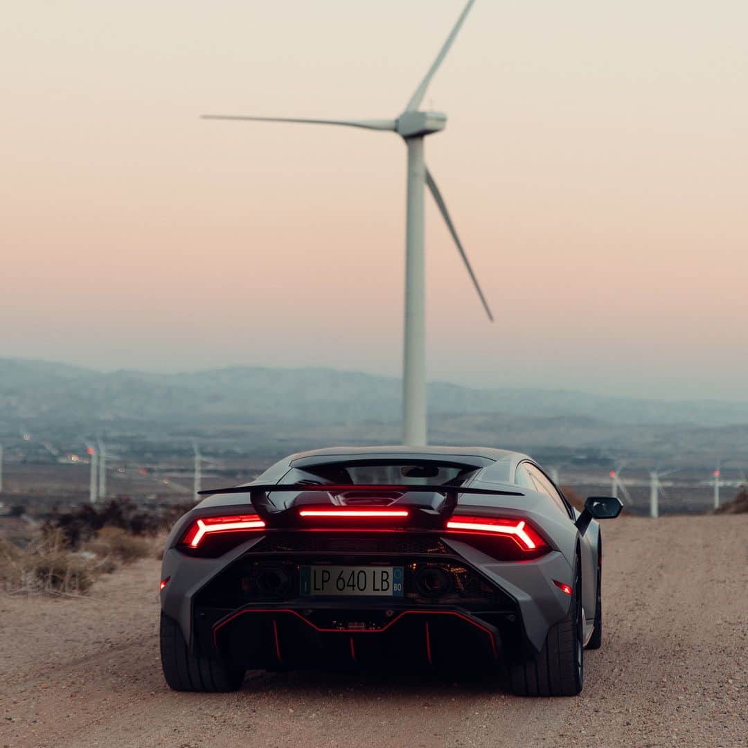 ランボルギーニさんのインスタグラム写真 - (ランボルギーニInstagram)「Huracán Tecnica represents a bridge between everyday use and fun. It means freedom.  #Lamborghini #HuracanTecnica #TakeAllYourSoulsToDrive __ Huracán Tecnica: fuel consumption combined: 14,5 l/100km (WLTP); CO2-emissions combined: 328 g/km」7月17日 17時00分 - lamborghini