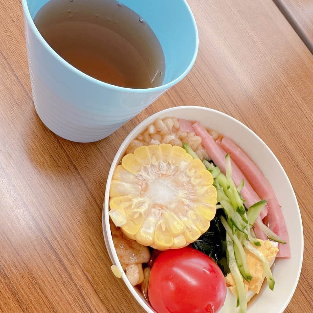 CHISA さんのインスタグラム写真 - (CHISA Instagram)「GalaxyTokyoの針谷さんとこども食堂のボランティアに！お店の地域の子どもたちに無料でおうどんと綿飴とスイカ割りふるまいました！普段関われない人たちと一緒に働けて本当に良い経験だった、また参加したい!! あんなに盛り上がってるスイカ割り初めてみたかも夏始まったね🍉  #volunteer #こども食堂  #ボランティア」7月17日 17時02分 - acme_chisa