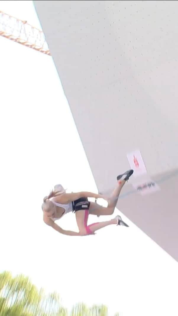 ヤンヤ・ガンブレットのインスタグラム：「World Champs in Bern are just around the corner. Good memories of the Championships in Munich, but I hope I won’t be doing that crazy flips this time 😂  🎥 @ifsclimbing   @redbull @adidasterrex @adidas @allianz @camp1889outdoor @feelslovenia @fiveten_official @rhinoskinsolutions」