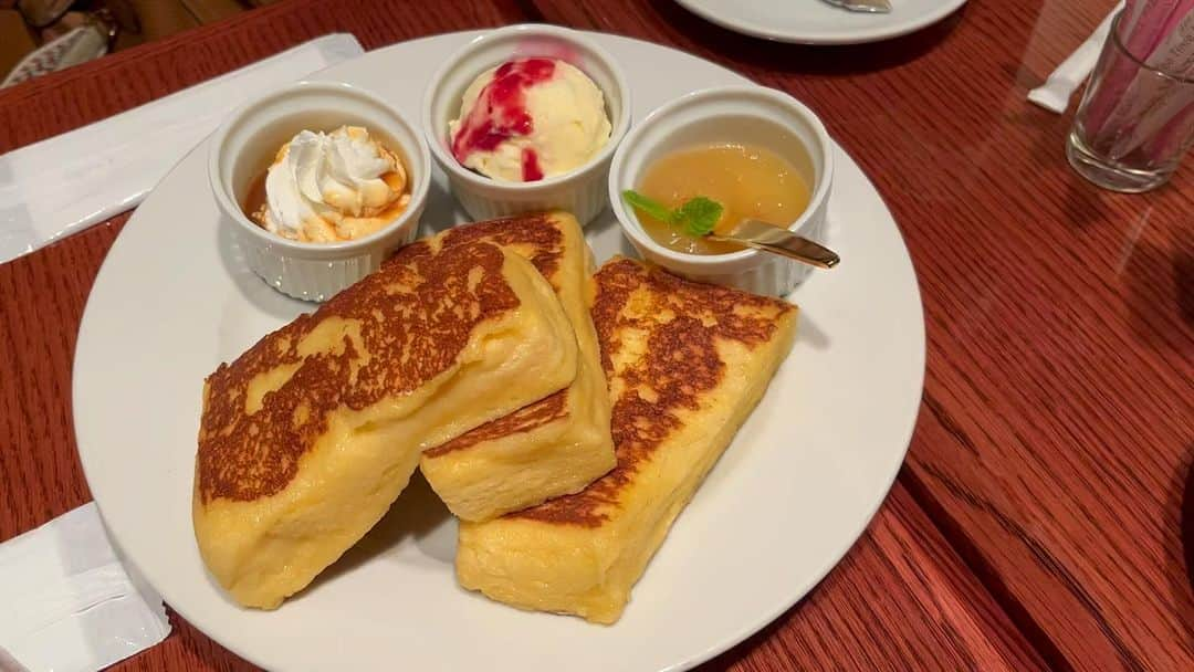 イ・イェリムのインスタグラム：「저 또 왔어요🥹」