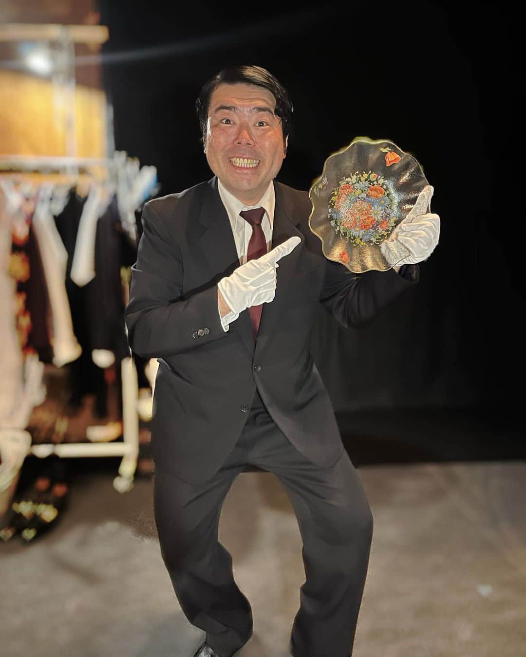 山口森広のインスタグラム：「#パラサイト 無事に全ての公演が終わりました。 連日満席！そしていつも温かいお客様！ ご来場、誠にありがとうございましたぁ！ 運転手、佐々木勉役を演じられて至福でした！ もうお皿のことを考えなくて良いんだっ！ 寂しい！ 僕にとっては #サラサイト な日々でしたw」