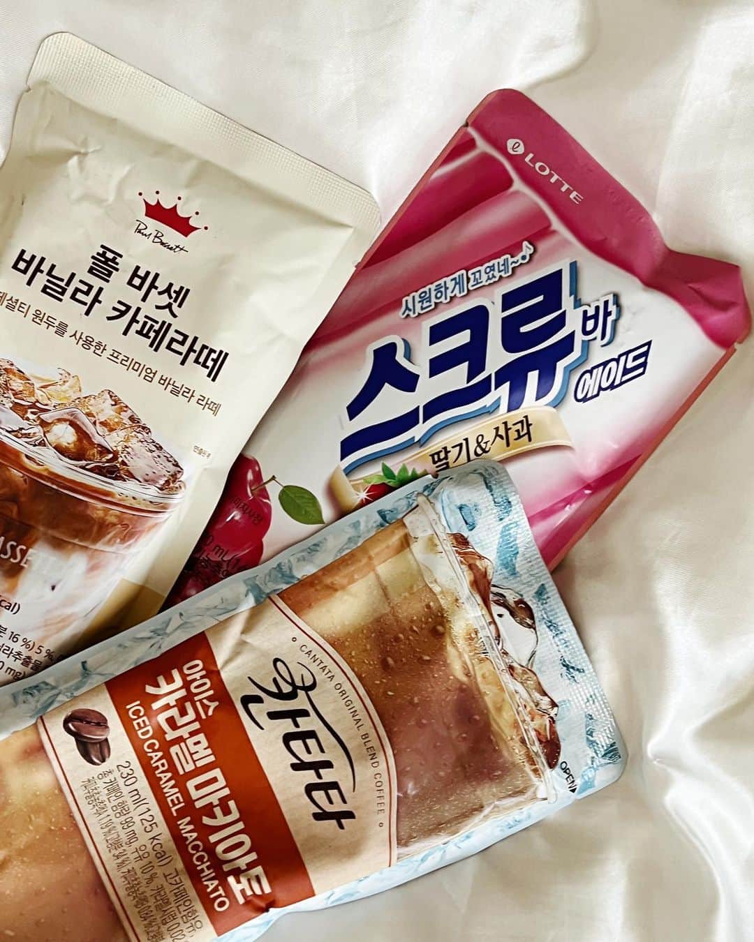 ヒロタナギサのインスタグラム：「韓国行ったらいつも買い溜めして帰るやつ🧋🩶」