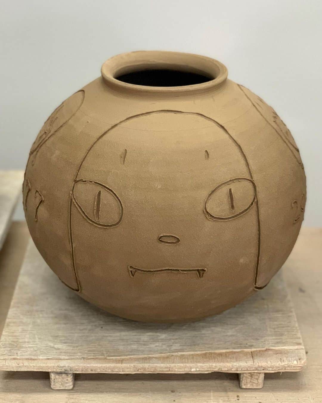 奈良美智のインスタグラム：「I stayed and worked in Shigaraki town for 2weeks.  and over 40 works are done.」
