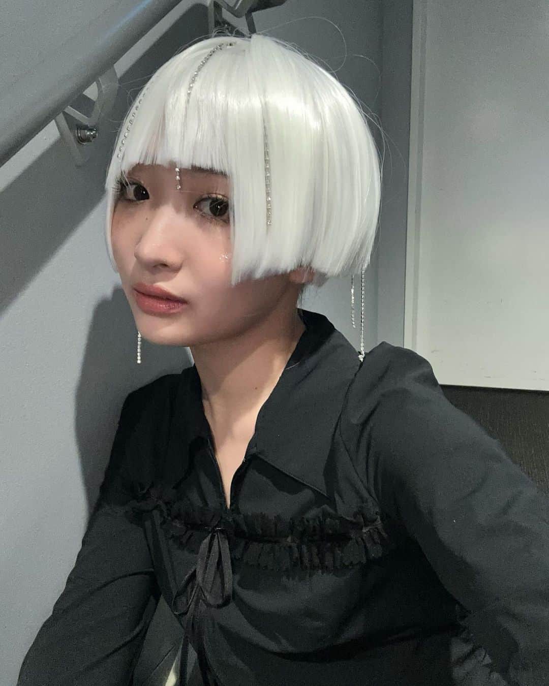 石川翔鈴さんのインスタグラム写真 - (石川翔鈴Instagram)「. ASO BEAUTY COLLAGE ART BEAUTY COLLECTION AM / 1900's  レトロ、ノスタルジックをテーマに 1900年代を表現したスタイルだそうで とても新鮮でした^_^✨  ステージの上で、ウィッグが短くカットされていくあの瞬間、耳元でチョキチョキとハサミの音を聞きながら、緊張感と高揚感でぶわぁぁぁぁっと鳥肌が立っています。  @aso_beauty_college  #麻生美容専門学校 #福岡　  hm @__102a._」7月17日 17時36分 - karen__i328