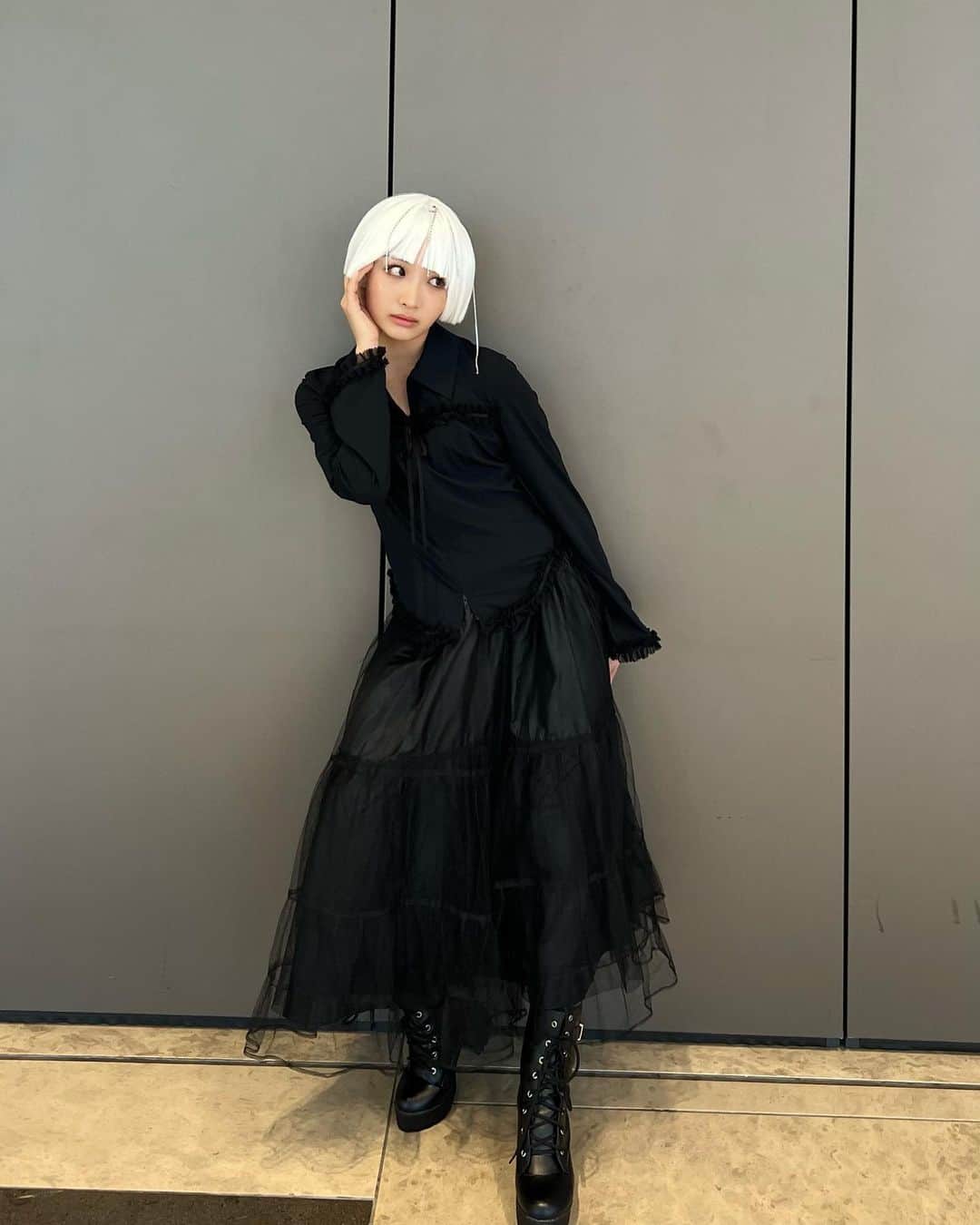 石川翔鈴さんのインスタグラム写真 - (石川翔鈴Instagram)「. ASO BEAUTY COLLAGE ART BEAUTY COLLECTION AM / 1900's  レトロ、ノスタルジックをテーマに 1900年代を表現したスタイルだそうで とても新鮮でした^_^✨  ステージの上で、ウィッグが短くカットされていくあの瞬間、耳元でチョキチョキとハサミの音を聞きながら、緊張感と高揚感でぶわぁぁぁぁっと鳥肌が立っています。  @aso_beauty_college  #麻生美容専門学校 #福岡　  hm @__102a._」7月17日 17時36分 - karen__i328