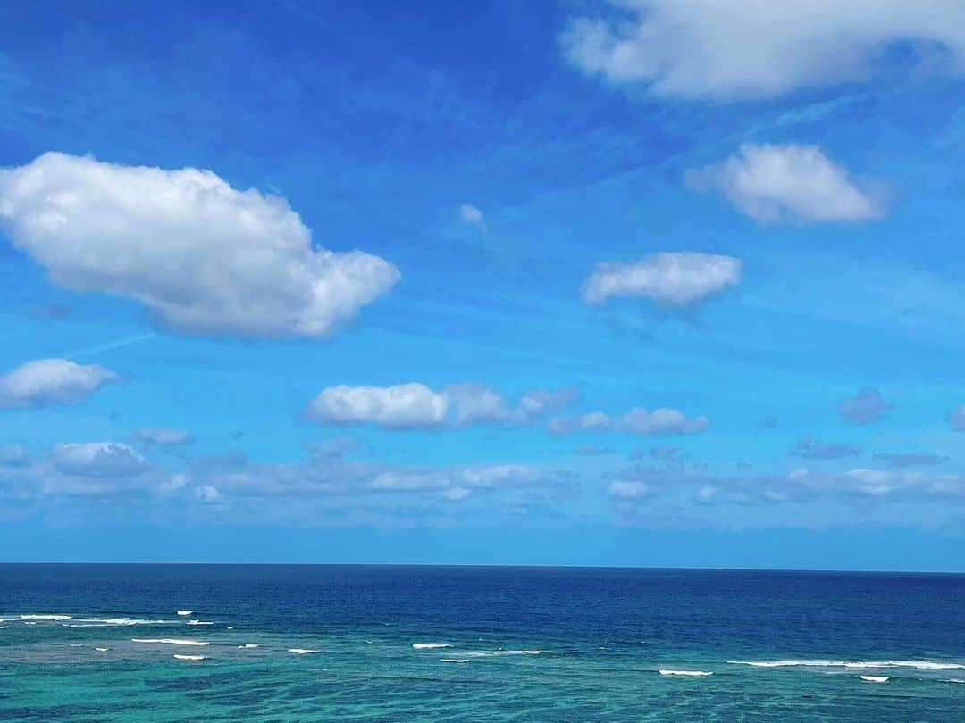 林美沙希のインスタグラム：「. 海の日 ですね。 沖縄で見た海の写真を🌊  #世界水泳 が始まっています！ 暑い日には家で涼しく、応援しましょう☺️  #annニュース #ワイドスクランブル #林美沙希 #海の日 #世界水泳」