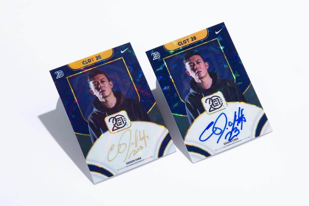 陳冠希さんのインスタグラム写真 - (陳冠希Instagram)「in CONJUNCTION with THE @nike “WHAT THE❓ @clot DUNK” launch ….. @kakawow_global HAS JOINED FORCES WITH US TO PRESENT A TRADING CARD SET REPRESENTING ALL THE DESIGNS THAT WENT INTO CREATING THE SNEAKER !!!! ONE CARD PER PACK ….. ONE PACK PER SNEAKER !!!!! PARRALEL VERSIONS APLENTY ✔️🏆!!!! GOOD LUCK !!!!!! AUTOS IN GOLD ARE PRINTED BUT THE BLUE AND BLACK AUTOS ARE ON CARD AND AUTHENTIC !!!! @psacard ✅ APPROVED !!!!! HAPPY HUNTING !!!!!🥇#clot20」7月17日 17時42分 - edisonchen