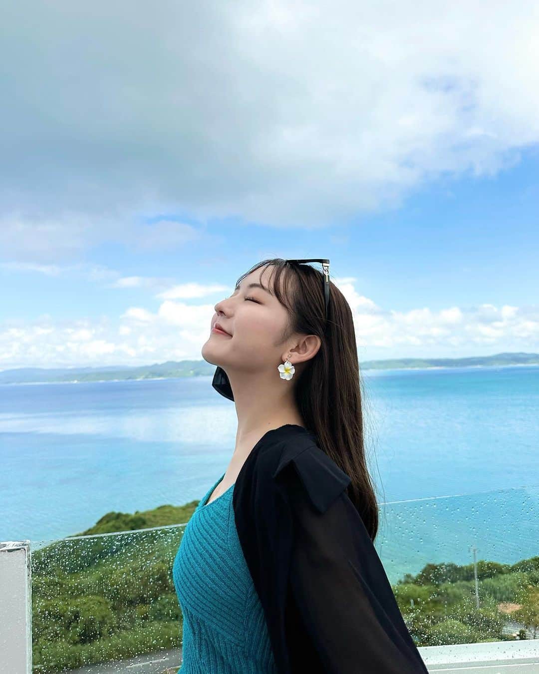 河野まひるのインスタグラム：「古宇利島綺麗だったな〜🩵 オーシャンタワーとハートロック行った🤞🏻」