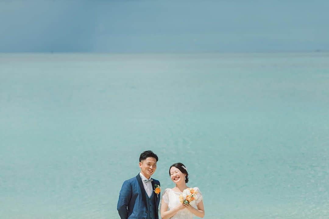 ラヴィ•ファクトリーさんのインスタグラム写真 - (ラヴィ•ファクトリーInstagram)「. 【写真で叶える結婚式】 . 沖縄でのフォトウェディング🏖️ これからの季節にぴったりな 美しい自然を背に憧れのロケーションフォトが叶います✨  . —————— ラヴィファクトリー: @okinawa_laviefactory AREA:JAPAN,OKINAWA —————— @laviefactoryをフォローして #laviefactory #ラヴィファクトリー のハッシュタグをつけて お写真を投稿してみてくださいね✳︎ . こちらの公式IG（@laviefactory） で取り上げさせていただきます✨ . 思わず笑顔になれるハートのある 「家族写真」はラヴィクルール* >>>@laviecouleur_official . #wedding #weddingphotography #photo  #ハートのある写真 #instawedding #結婚写真 #ウェディング #ウェディングフォト #撮影指示書 #ロケーションフォト #前撮り#写真好きな人と繋がりたい #フォトウェディング #卒花 #後撮り #ウェディングニュース #前撮り小物 #前撮りフォト #前撮りアイテム #ウェディング撮影 #撮影構図 #前撮りアイディア #撮影指示書 #花嫁コーディネート #花嫁コーデ #平和創造の森公園 #沖縄前撮り #リゾート婚」7月17日 17時47分 - laviefactory