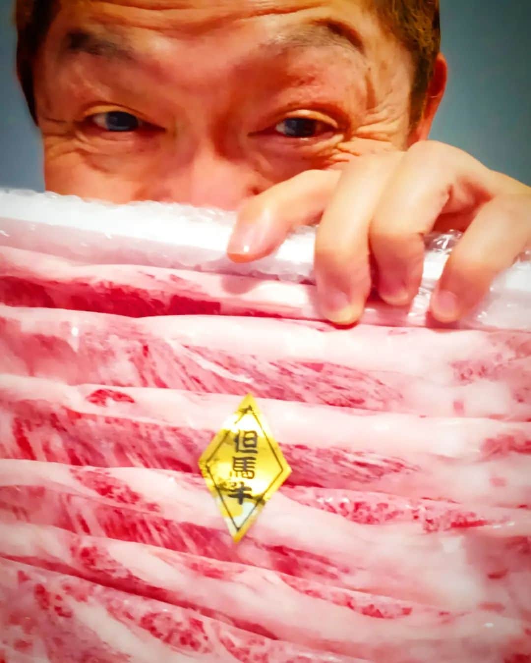 松本隆博のインスタグラム：「。⁡ ⁡うほーーぅおい(^o^)／( ᴖ ·̫ ᴖ )⁡ ⁡養父市の植田会長からとっても⁡ ⁡嬉しい贈り物♥️♥️♥️♥️♥️♥️⁡ 猛暑はモーしょで乗り切ろう！⁡ ⁡いつもありがとうございます‼️⁡ ⁡笑顔 素直 但馬牛⁡⁡⁡ ⁡( ᴖ ·̫ ᴖ ) ⁡還暦少年 松本隆博⁡」