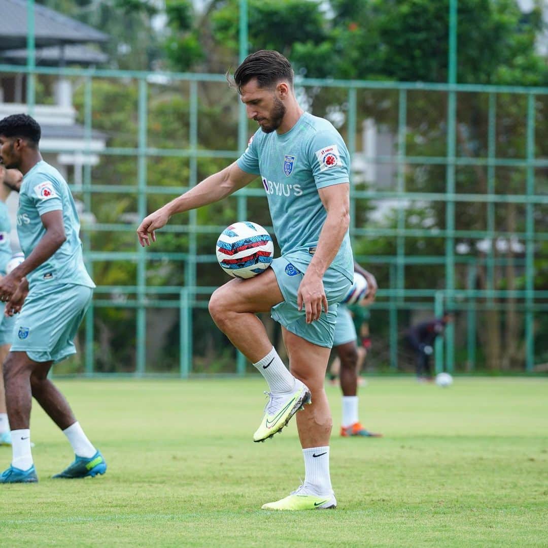 ディミトリオス･ディアマンタコスさんのインスタグラム写真 - (ディミトリオス･ディアマンタコスInstagram)「Back in business ⚽️」7月17日 17時49分 - diamantakos