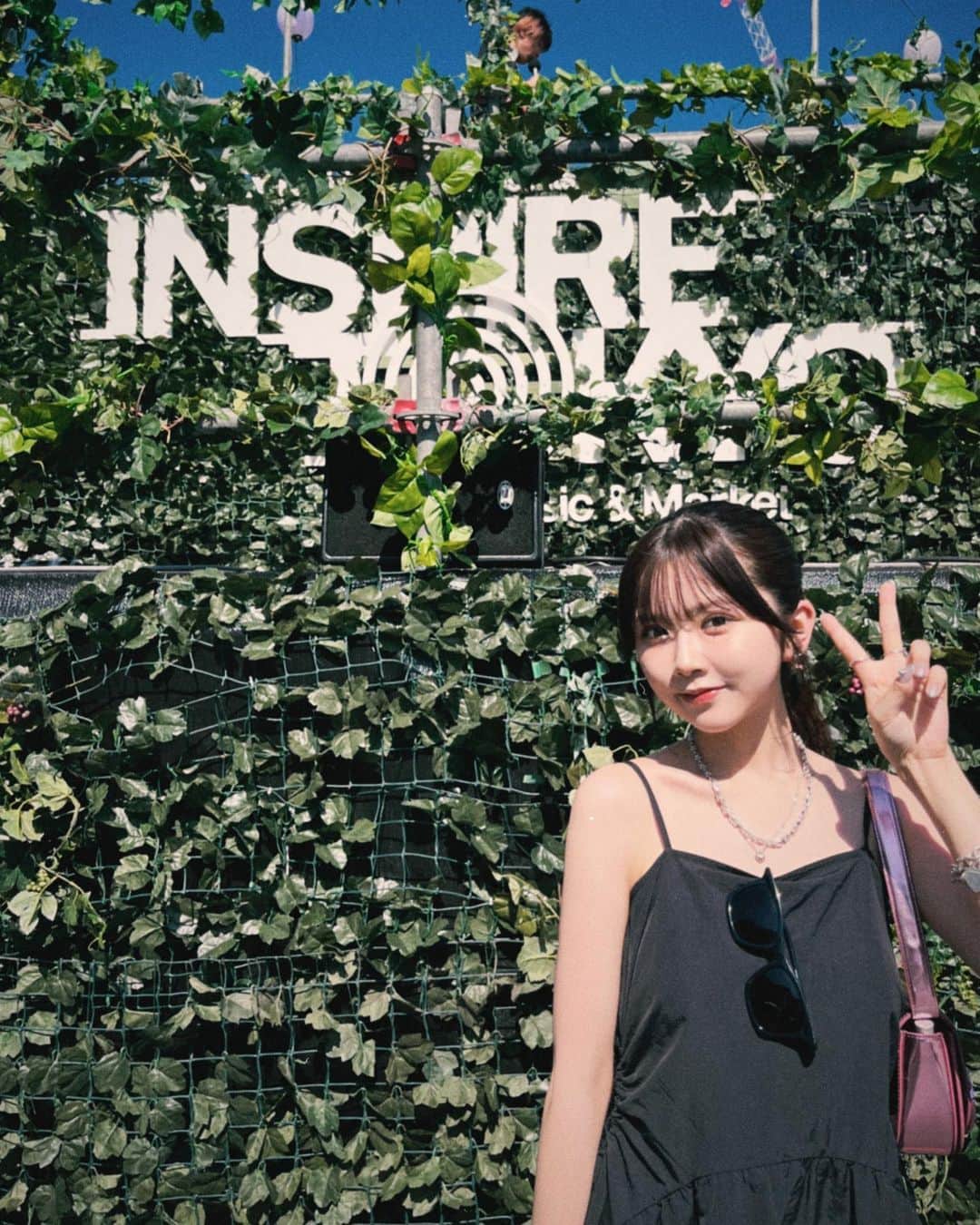 高梨優佳のインスタグラム：「ももなちゃんと  「 INSPIRE TOKYO2023 」行ってきた🚗   なんか音楽イベント行くのって夏って感じで めっちゃくちゃ楽しかったし超盛り上がってた🧢🥤  ウサップワゴンの展示もあったから 2人で写真撮ってみたよ 〰️📸 💬❤️  #inspiretokyo2023」