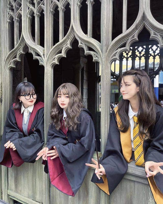 RiLiさんのインスタグラム写真 - (RiLiInstagram)「私も魔法学校の一員❓✨【ハリポタコーデ】🧙‍♂️🪄︎︎🗺  Special Thanks💐 Photo by⁣⁣ 02p-@moepiii_t_ 03p-@rako_bear_ 04p-@berobero_baaa 05p-@krn__0037 06p-@moepiii_t_ 07p-@mir_.o_o._ 08p-@rako_bear_ 09p-@moepiii_t_ 10p-@⁣⁣akeeey95  先月オープンして話題のワーナー ブラザース スタジオツアー東京❣️  そこで今回はスタジオツアーをもっと楽しむための 【ハリポタコーデ】を紹介するよ🤎  ホグワーツの制服を着てみるのも オリジナルのカチューシャをつけるのも かわいいよね😻  【ハリポタコーデ】で 映え写真をたくさん撮っちゃお〜🤳🔮  Edit by RiLi編集部🐰 miwaco @‌micomy_02  🤍🤍🤍  RiLiで紹介してもらいたい子は #rili_tokyo を付けてね❕ ⁣  #ハリポタコーデ #ハリポタツアー #スタジオツアー東京 #制服コーデ #テーマパークコーデ #夏休みの過ごし方 #室内遊び #해리포터 #도쿄여행 #일본여행」7月17日 18時00分 - rili.tokyo