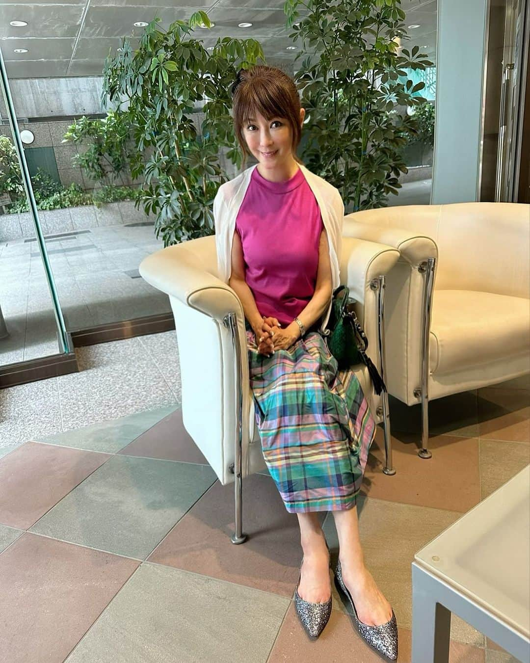 山田佳子さんのインスタグラム写真 - (山田佳子Instagram)「この連休、外に出るだけでエネルギーが奪われるような異常な暑さだったので😱🔥 ⁡ 外出する予定を取りやめ、お家でのんびり過ごしました😊 ⁡ #異常な暑さ #お家でのんびり #新しいドラマ見たり #映画鑑賞  #エンターテイメント  #没頭した #リフレッシュできました  #充電完了 #海の日 #連休の過ごし方  #スカートコーデ  #maisondemaro」7月17日 18時02分 - yoshiko117