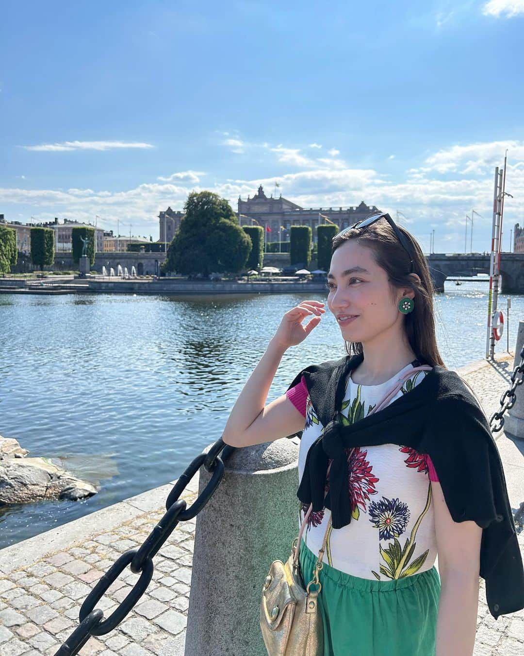 加藤ジーナさんのインスタグラム写真 - (加藤ジーナInstagram)「初めて過ごすオランダの夏！🇳🇱🏖️  すごく快適な気温で 運動でもしなければ汗はかかない！ え〜めっちゃ最高〜🥺💗  お風呂出たばっかりなのに ドライヤーして汗だくになるとか とりあえず外歩くのは5分が限界とか そういうのが無いのはめっちゃ嬉しい🥺🥺🥺💗  #オランダの夏 #オランダ生活 #涼しい夏 #ヨーロッパの夏 #オランダ移住 #ヨーロッパ移住 #海外移住 #夏コーディネート」7月17日 18時07分 - katogina_718