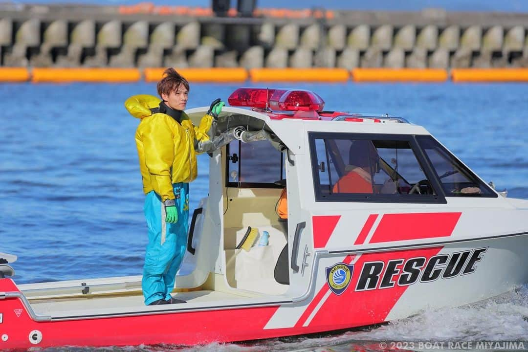 ボートレース宮島さんのインスタグラム写真 - (ボートレース宮島Instagram)「. 🚤ルーキーシリーズ第11戦第9回スカパー！･JLC杯🚤 . 🚤見事優勝に輝いたのは、 🥇⑤号艇 香川支部の #中村日向 選手👑✨ . 中村選手は10戦3勝の好成績で、優勝戦は 6コース から まくり差し を決め、2023年3月・尼崎ルーキーS 以来 4ヶ月ぶり 今年4回目、ＧⅠ1回を含む通算4回目(宮島⛩は初)の優勝を飾りました🏆✨ . 中村選手、優勝本当におめでとうございます🎉✨ . . ファンの皆さま、一節間ありがとうございました🍀 次節もボートレース宮島をよろしくお願いいたします✨ . 🐵「次節は7月24日から、にっぽん未来プロジェクト競走in宮島⛩です🚤お楽しみに😊」 . . #ボートレース宮島 #パルボート宮島 #モンタ #ボートレース #boatrace #ボートレーサー #ルーキーシリーズ #スカパーJLC杯 #スカパー #JLC #香川支部 #中村日向 #まくり差し #優勝戦 #優勝 #優勝おめでとう #好成績」7月17日 18時25分 - boatrace_miyajima