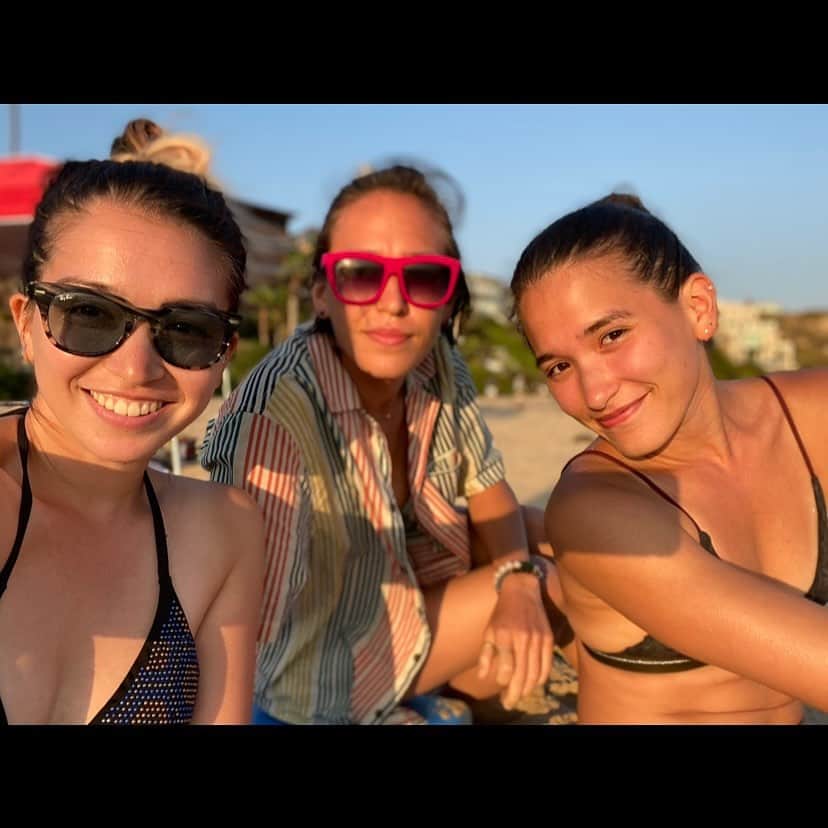 ダンドイ舞莉花さんのインスタグラム写真 - (ダンドイ舞莉花Instagram)「海の日🏝  最後に夏の海を感じたのって、いつだろう？  と思ったら、 もう数年たってた。  妹たちと一緒に過ごしたカリフォルニアでの海辺の時間は本当に癒しでした。  会いたいなぁ🫶🏻  #海の日 #marineday #california #orangecounty #sisters #姉妹 #family」7月17日 18時39分 - mdandoy18