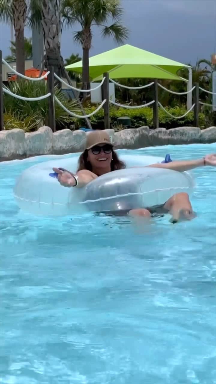 Giovanna Antonelliのインスタグラム：「Quase uma sereia 🤣  @experiencekissimmee  @islandh2owaterpark  #MyKissimmee  #GetBold #IslandH2O」