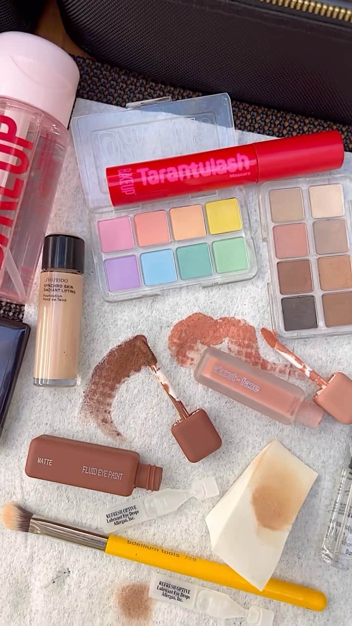 JO BAKERのインスタグラム：「SWEET PEACHY FEELS… on #natashalyonne using @aboutfacebeauty for a paint like durable eye wash (with this summer swelt I wanted something that felt opaque and that wouldn’t crease under the heat) on top I blended the two orange, sherbet tones from my #pastel micro palm palette @bakeupbeauty with a little of the cool-tone brown from #desertroadtrip palette #bakeupbeauty and OF COURSE TOPPING IT ALL OFF WITH THE GREATEST MASCARA AMERICA HAS EVEN SEEN …. #TARANTULASH for a full fluttery fat lash 💥‼️ #groundbreaking formula that is clean and stays put!!!   DOES NOT…  💥 budge  💥 smear  💥 flake  💥 imprint  💥 run… and it lasts seamlessly until you want it off ‼️  #mascara #lashes #newnownext #bestofbeauty #bakeupnotmakeup #makeupoftheday #makeup #makeupartist #makeupaddict #makeupjunkie #jobakermakeupartist」