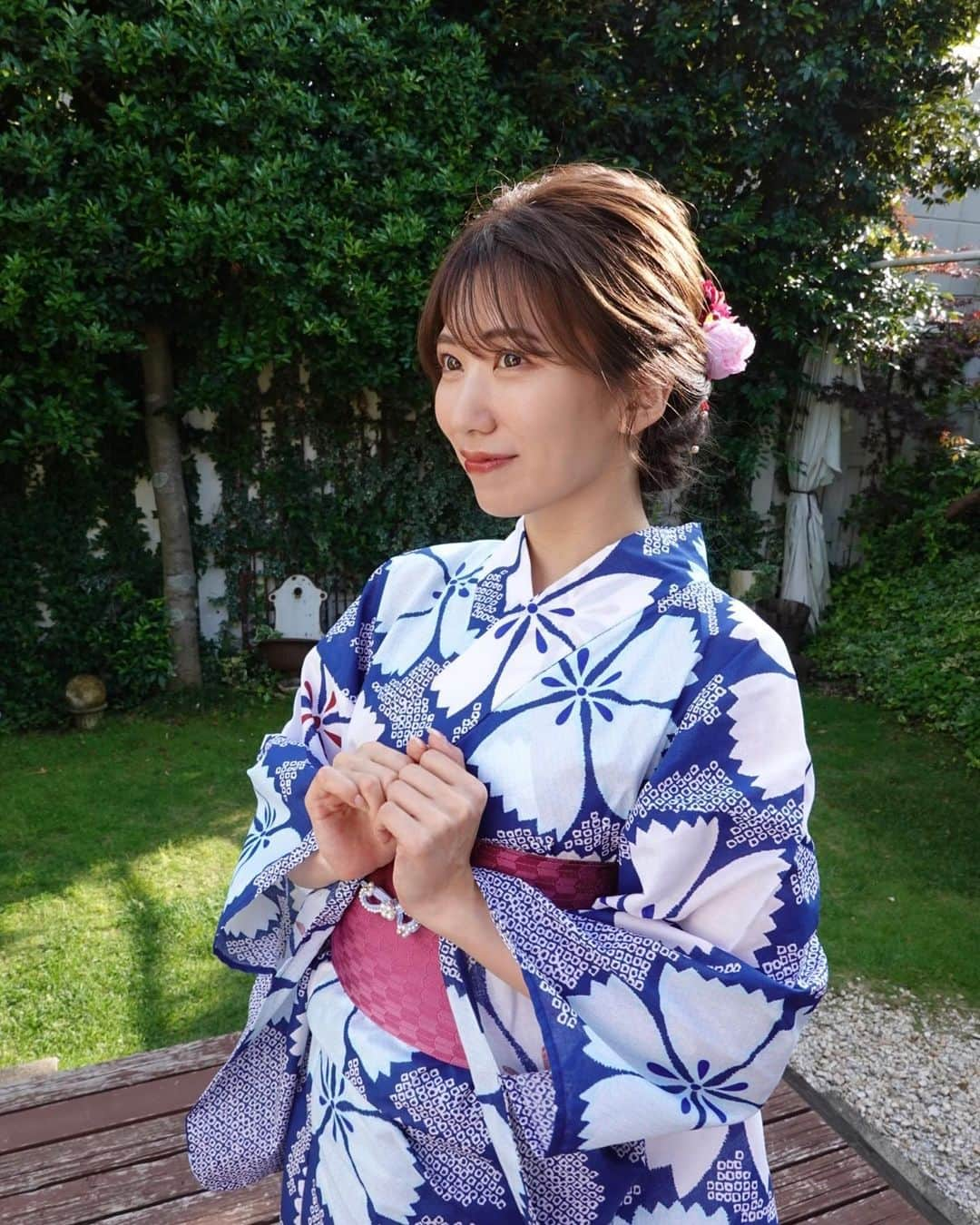 山岸逢花のインスタグラム：「電子写真集発売💙  アサ芸SEXY女優写真集シリーズ 山岸あや花「花と綺」  改名後に初めて撮ってもらった電子写真集が発売になりました🫶 久しぶりのグラビア撮影だったけど すごい楽しくて、やっぱり大好きな気持ちのいい人達と 一緒に仕事できるのありがたいし楽しすぎる〜と思いながら るんるんして撮ってました🫶  amazon、楽天kobo、DMM電子書籍などで配信中 ダウンロードしてみてね📸」